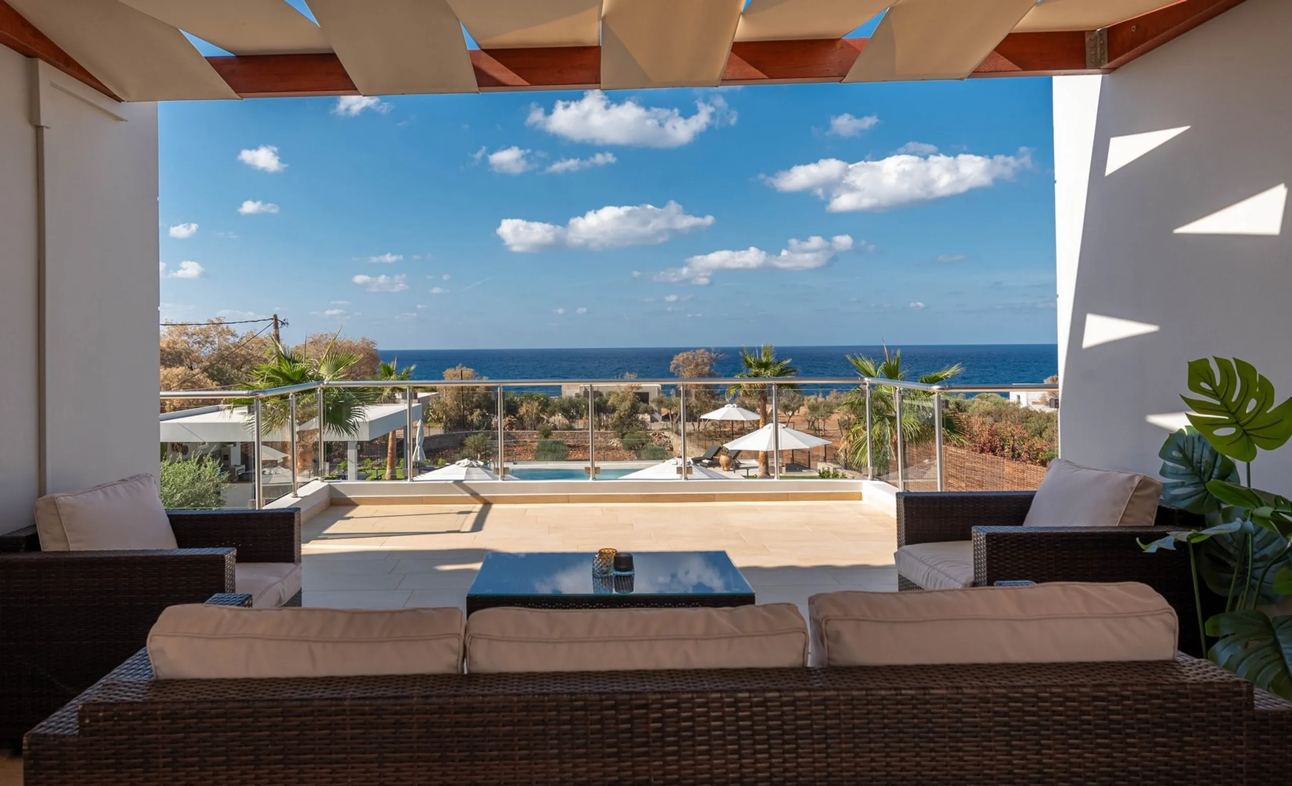 Luxurious 6-Bedroom Villa with Pool, Sea Views & Walkable Beach Access — photograph 5