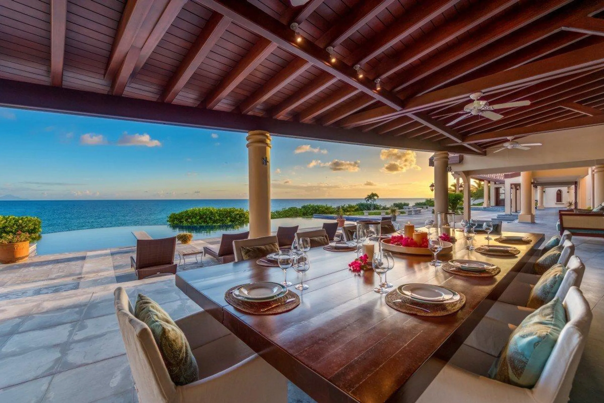 Baie Longue Beach Luxury Villa with Infinity Pool and Incredible Ocean Views — photograph 11