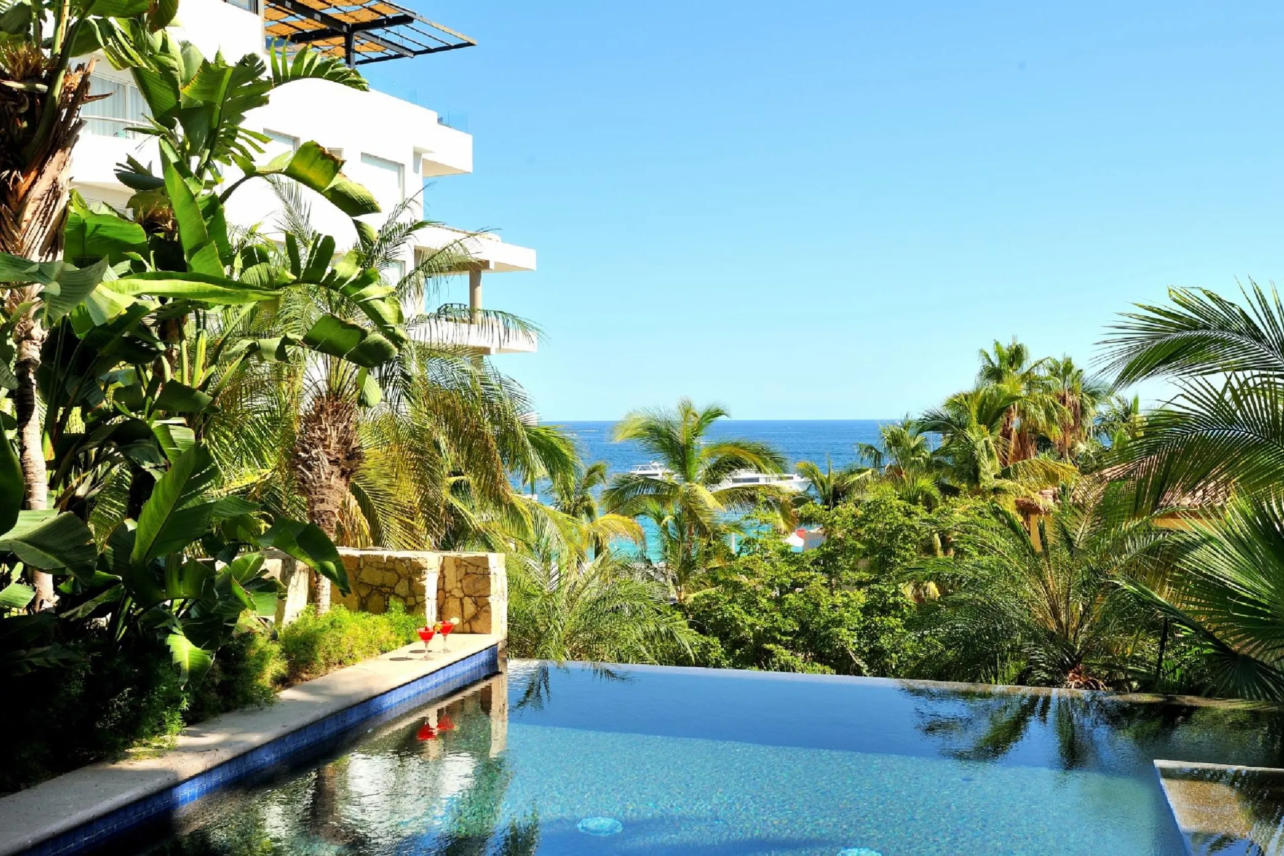 Exclusive Hacienda Retreat with Ocean View and Beach Access — photograph 2