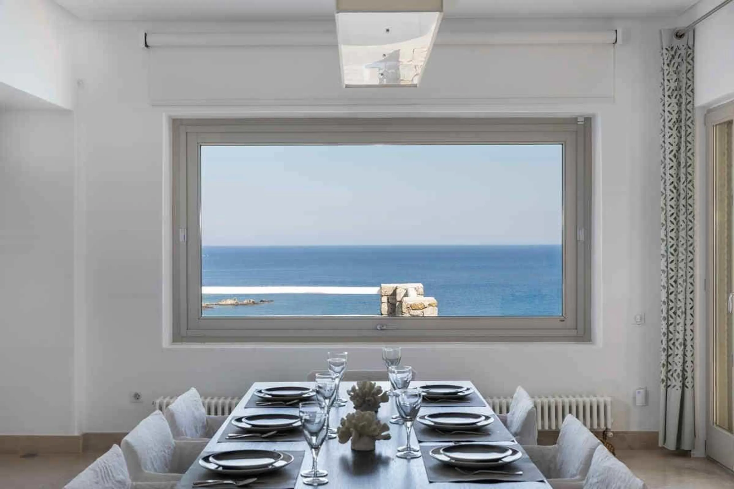 Luminous Seaview Villa with Invigorating Pool — photograph 12