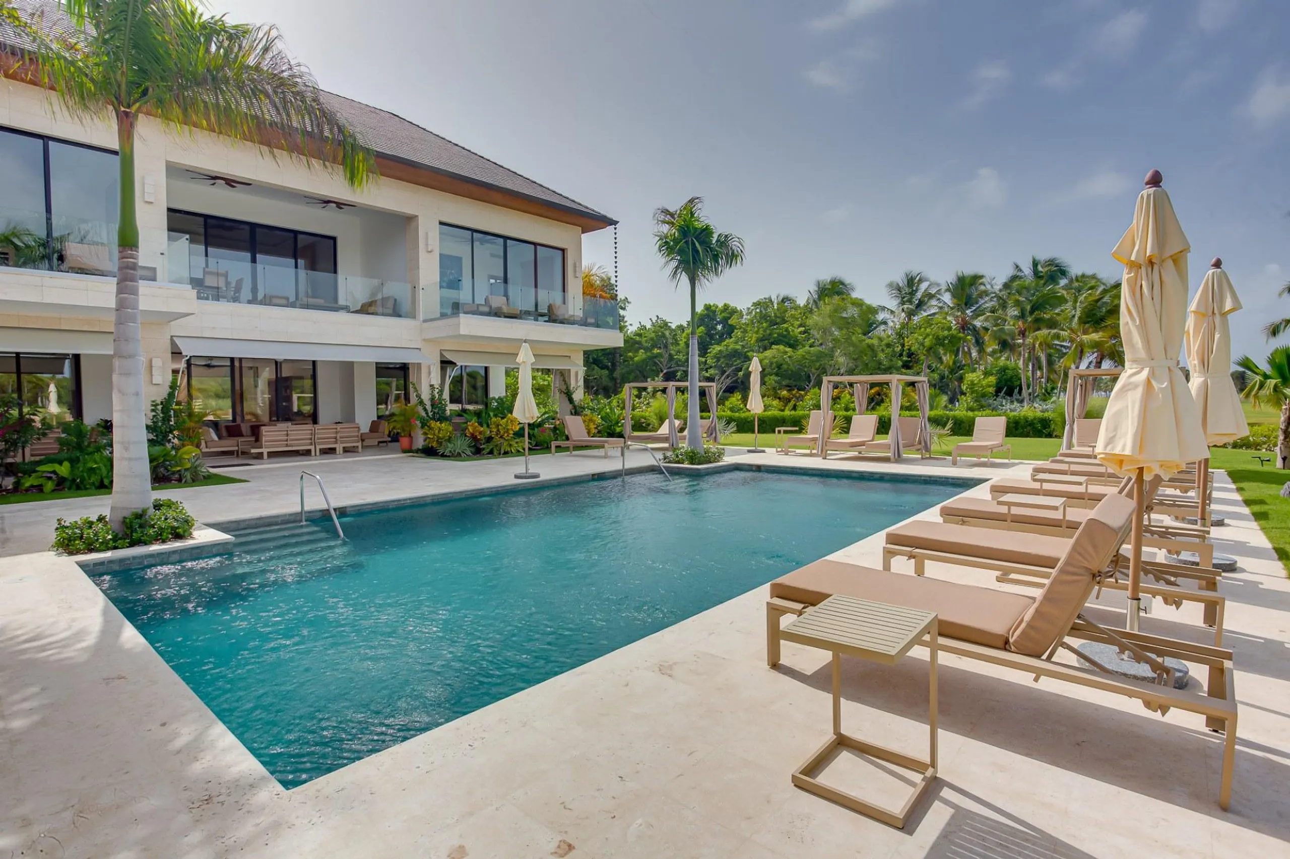 Tropical 7 Bedroom Luxury Villa with Private Pool, and Golf Course Access, Punta Cana