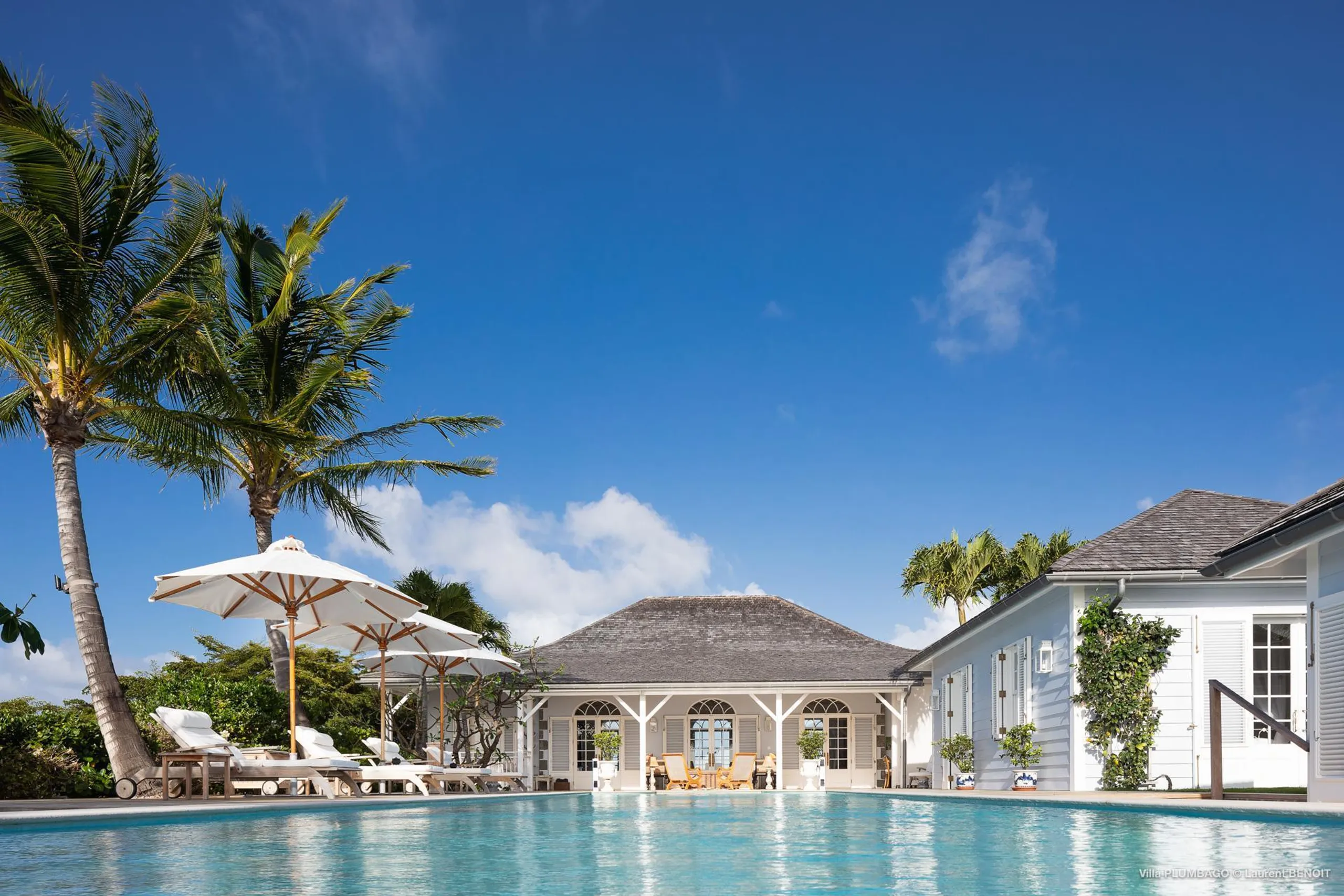 Lavish Oceanside Villa with Private Pool and Fitness Room — photograph 3