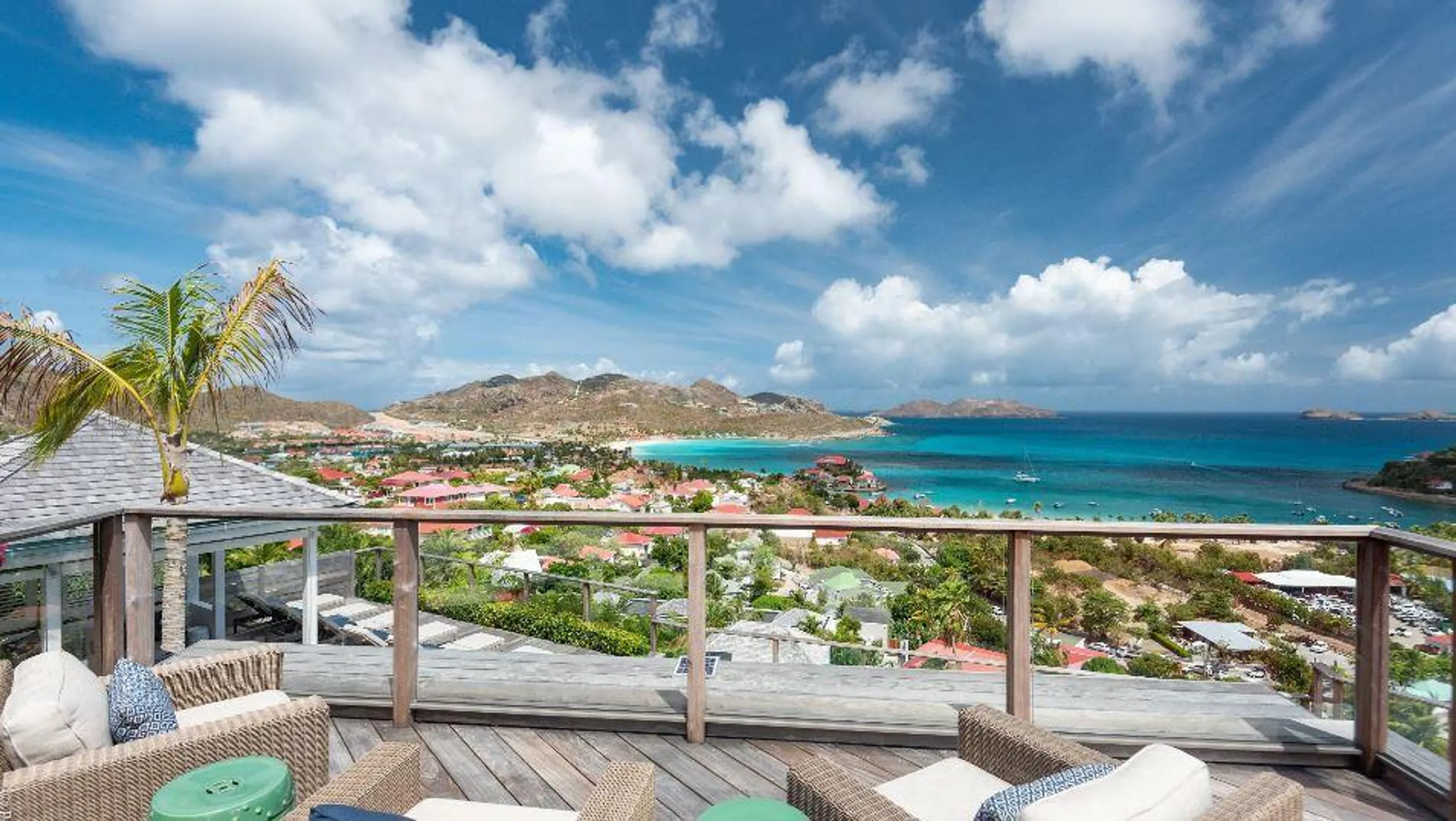Chic Luxe Villa in St. Barth's: Breathtaking Views of St. Jean Bay — photograph 8