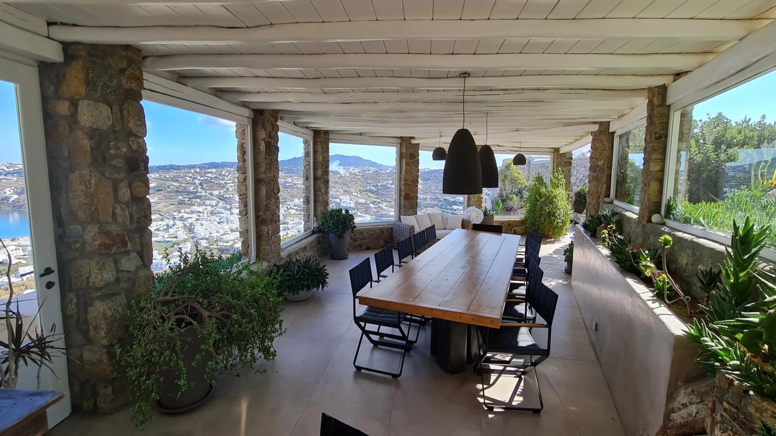 Hilltop Luminous Villa with Private Pool and Ocean Views — photograph 7