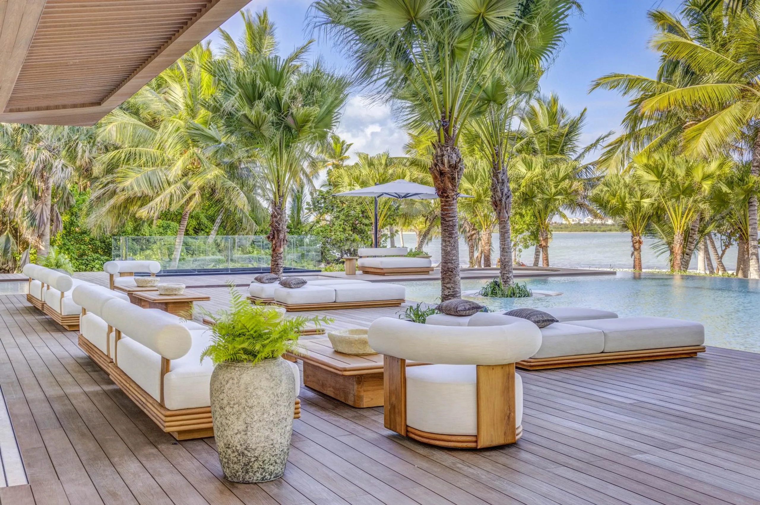 Cap Cana Beachfront Masterpiece Villa with Private Pool and Views — photograph 9