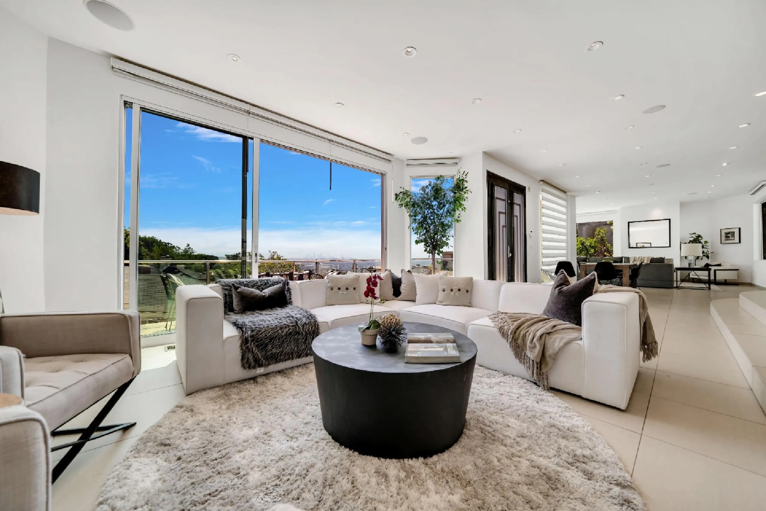Sunset Strip Villa with Private Pool and  Stunning Views — photograph 8