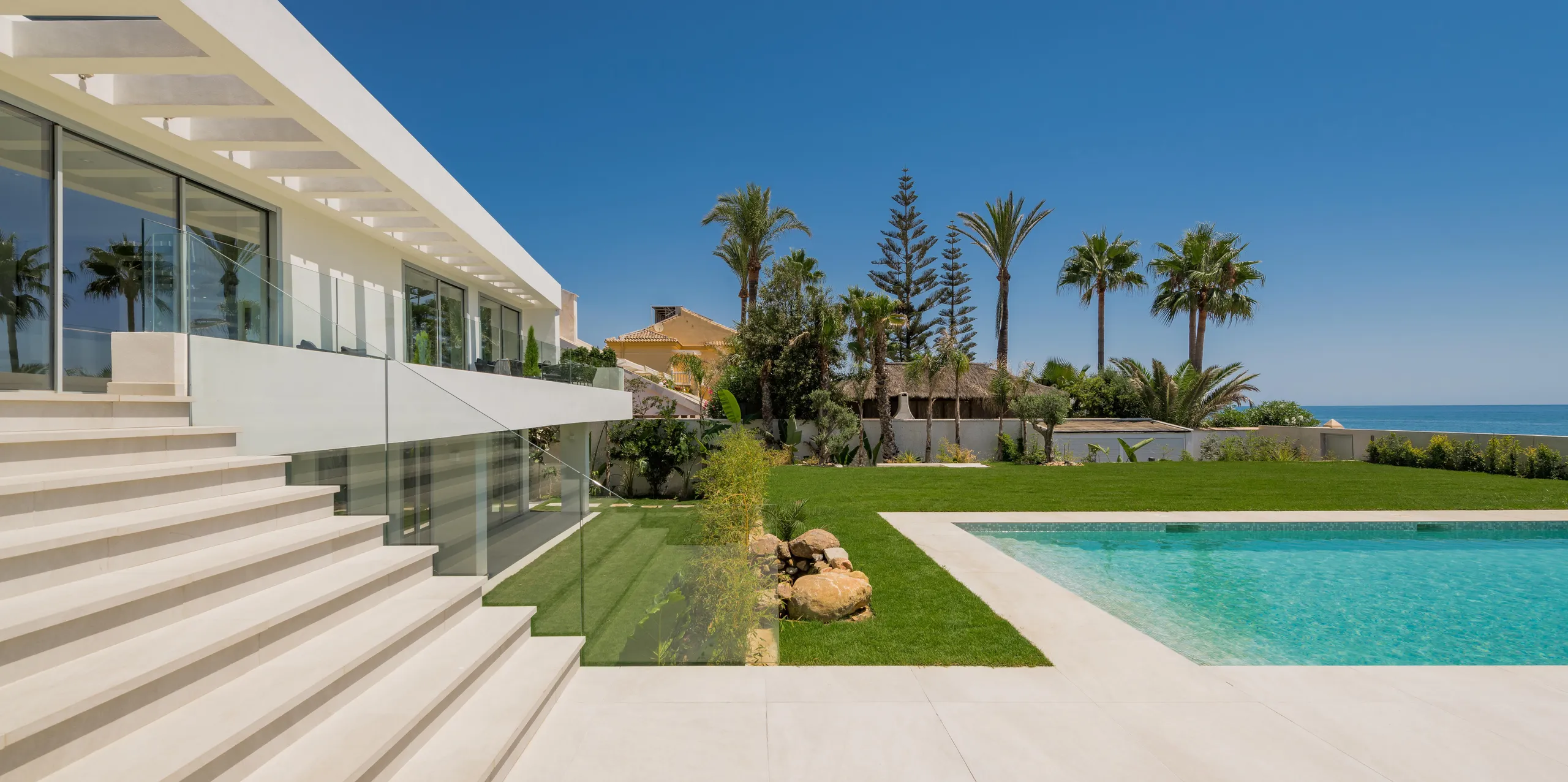 Serenity Beach Villa with Private Pool - A Luxurious Haven by Malaga and Marbella — photograph 5