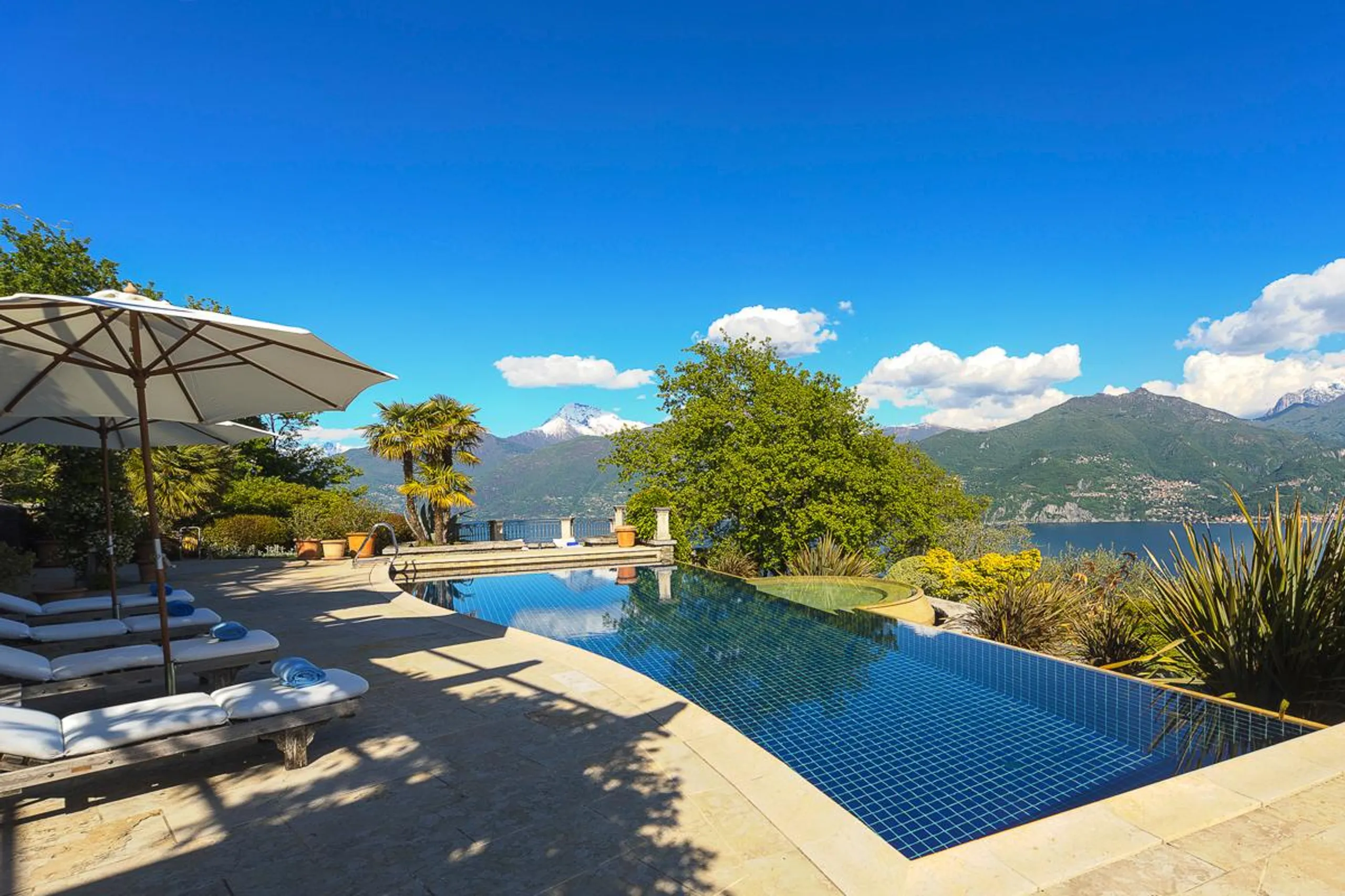 Radiant Villa in Lake Como with Private Pool and Stunning Views — photograph 3