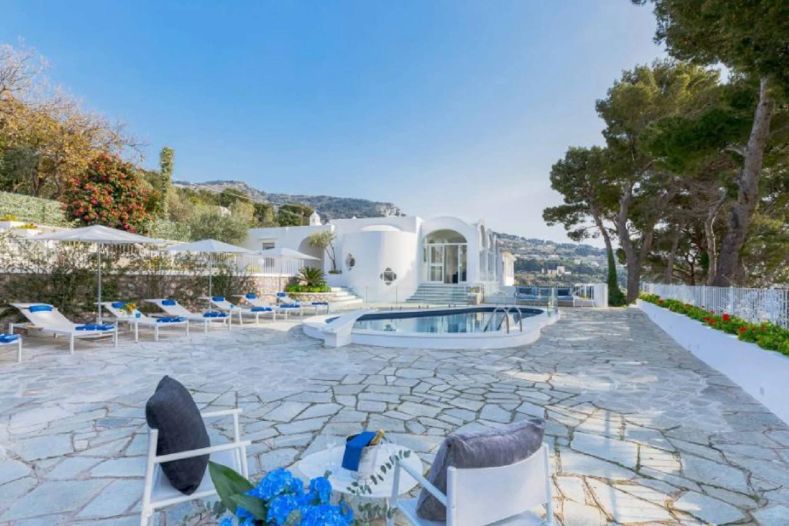 Beautiful Luxe Capri Luxe View Villa with Large Swimming Pool — photograph 6