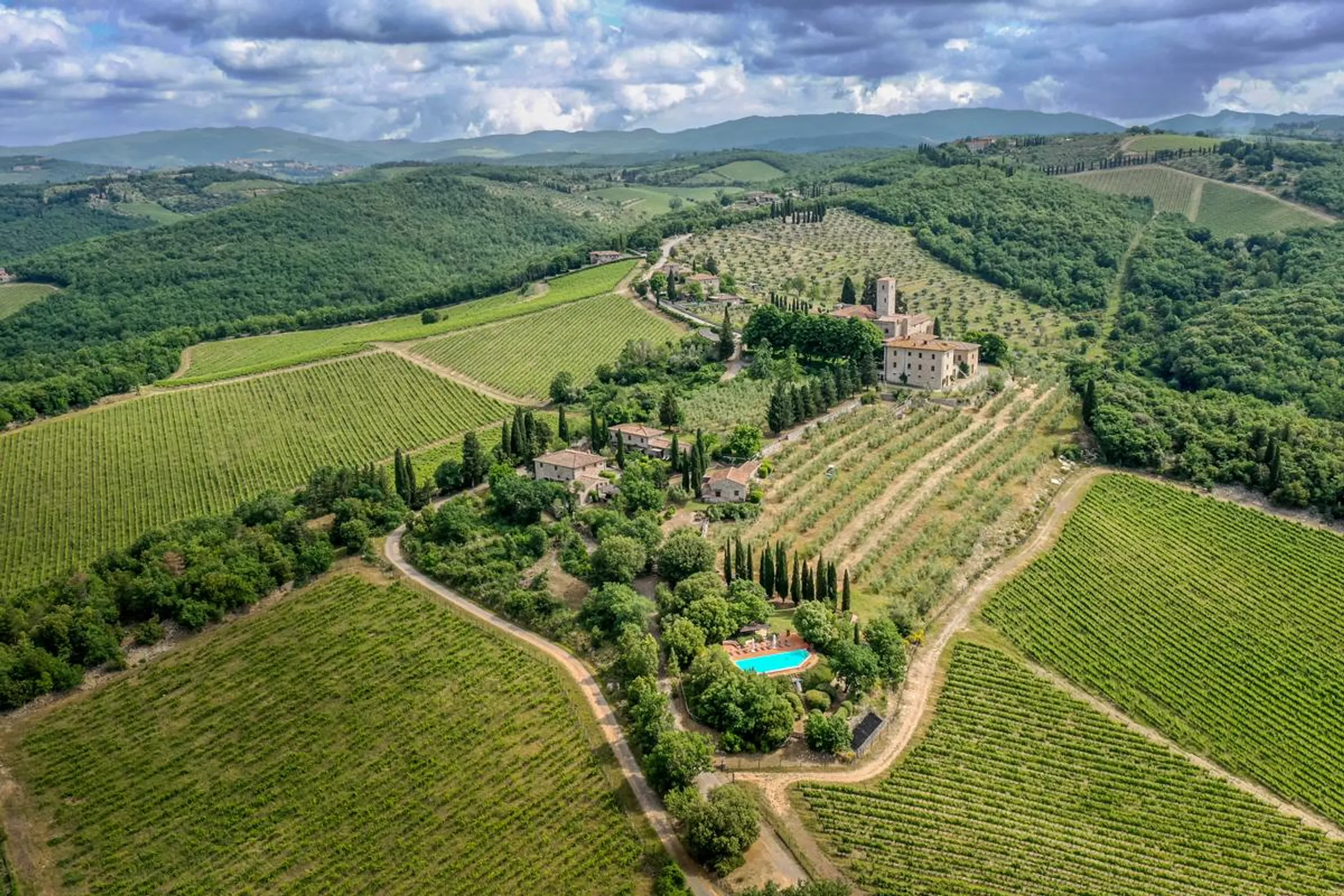 Glorious Tuscan Villa with Private Pool, Jacuzzi and Dining Terraces — photograph 5