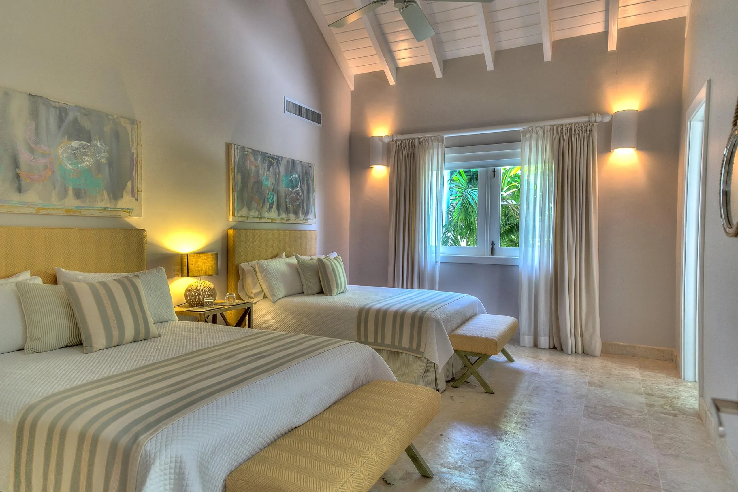 Spacious 4-Bedroom Villa with Private Pool and Art Nouveau Furnishings — photograph 11