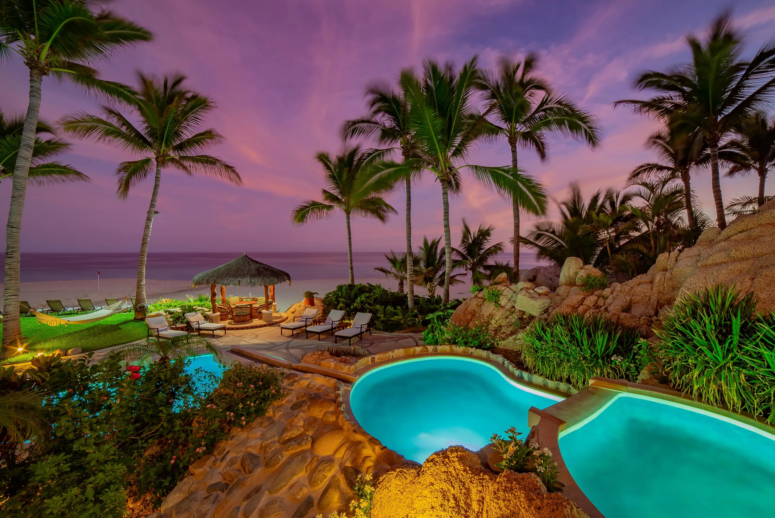 Corridor Beachfront Compound with Pools, Waterfall and Ocean Views — photograph 10