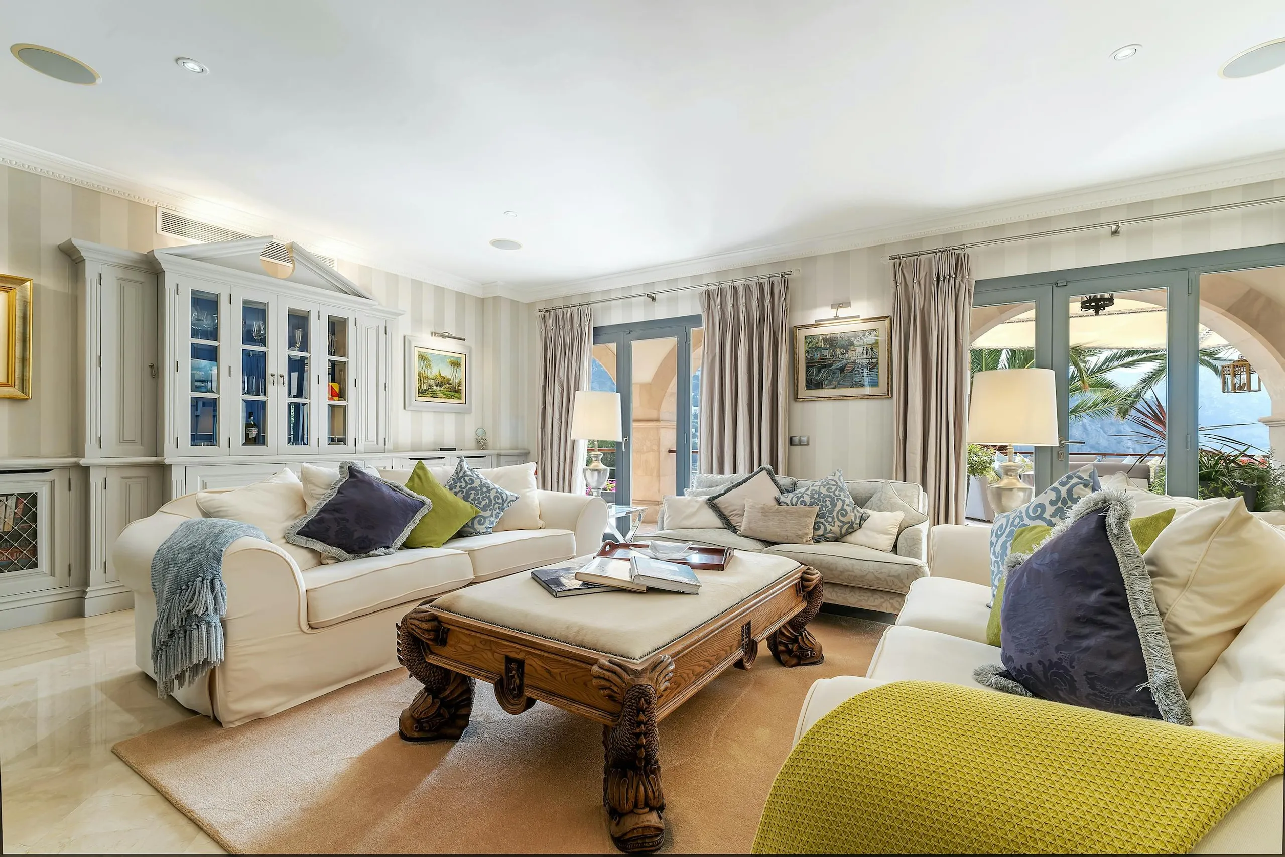 Elegant Six-Bedroom Villa with Terraces, Sea Access and 360° Views — photograph 12