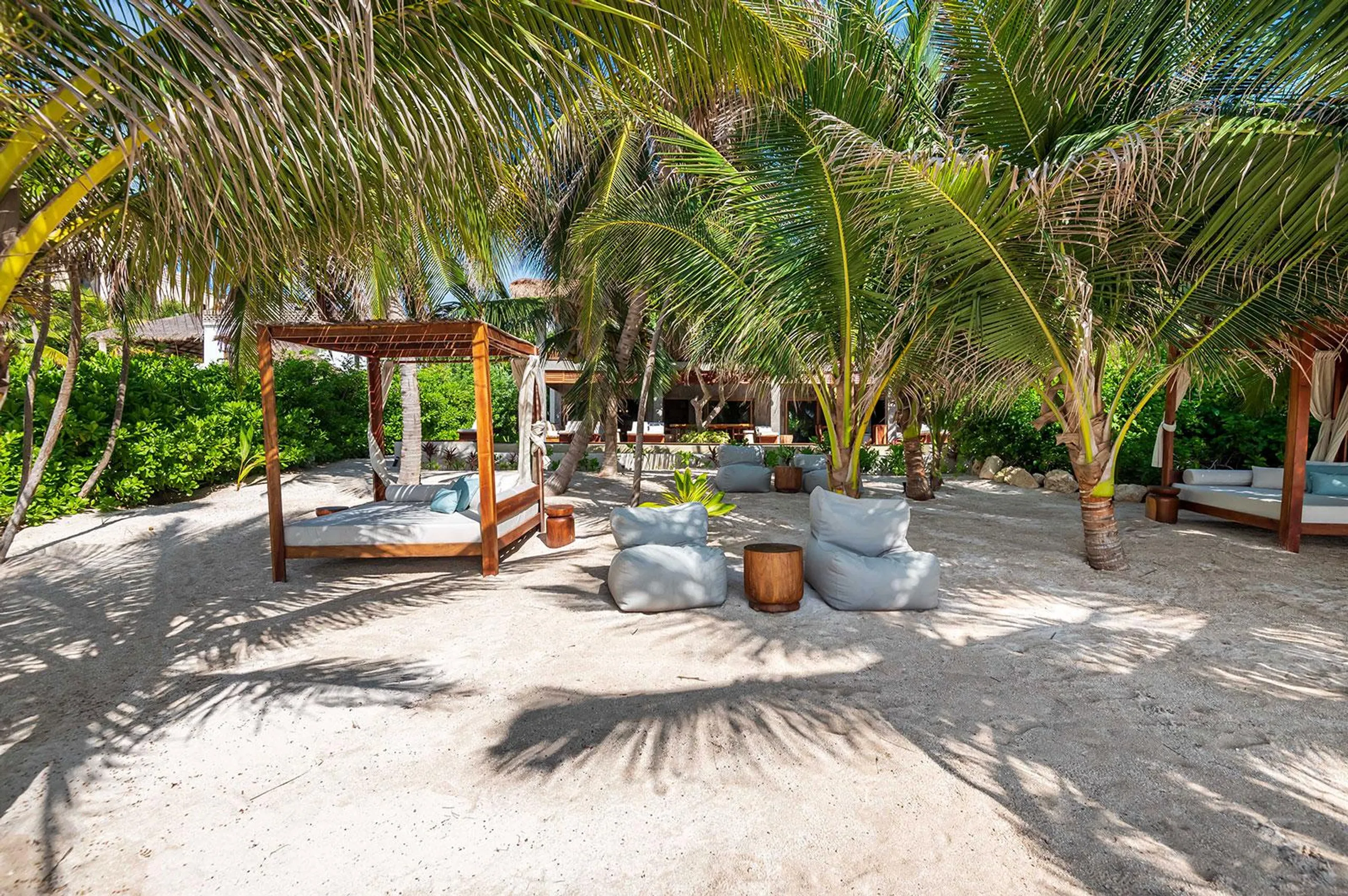 A Majestic Retreat with Pool, Mountain Vistas, and Oceanfront Splendor VILLAWAY® — photograph 7