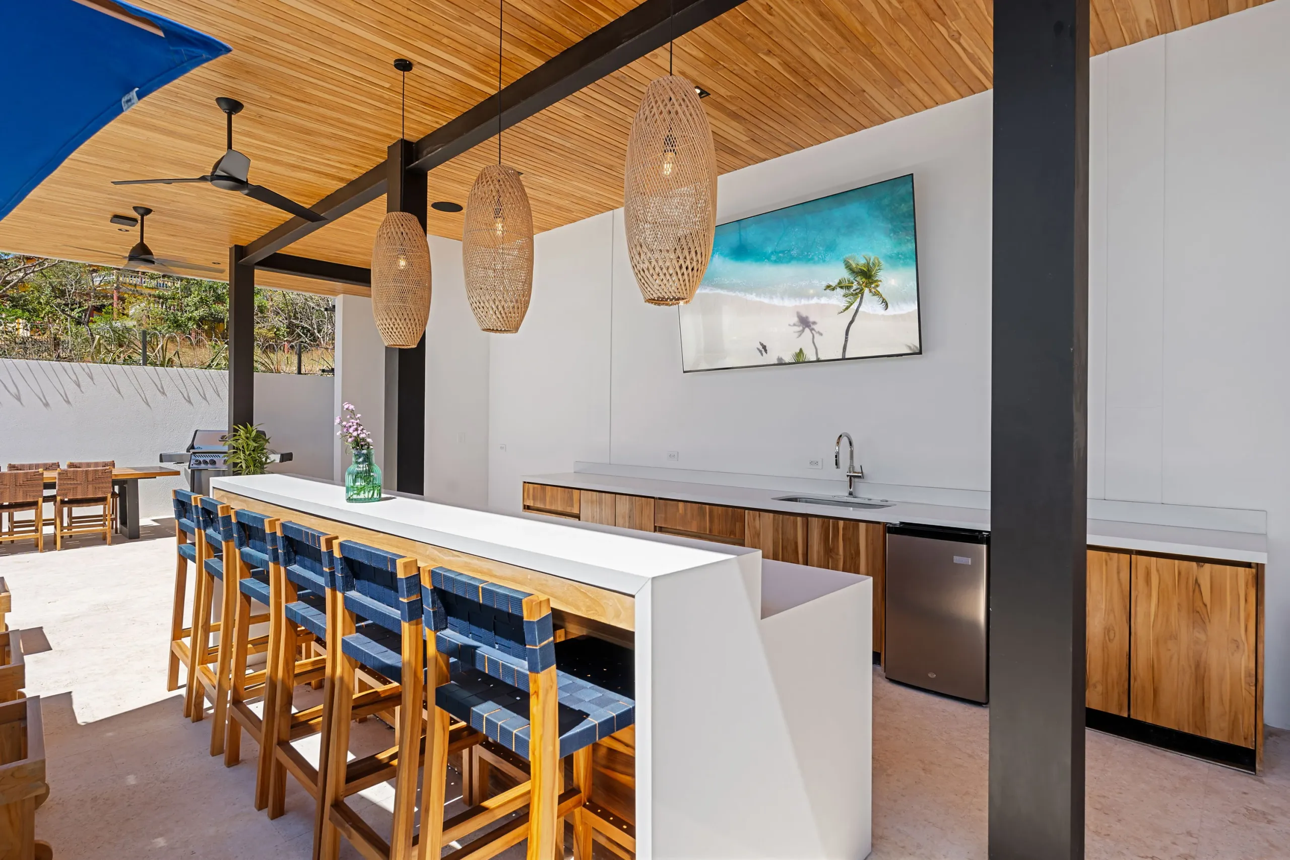 Luxe Hilltop Villa with Private Pool and 360° Views — photograph 6