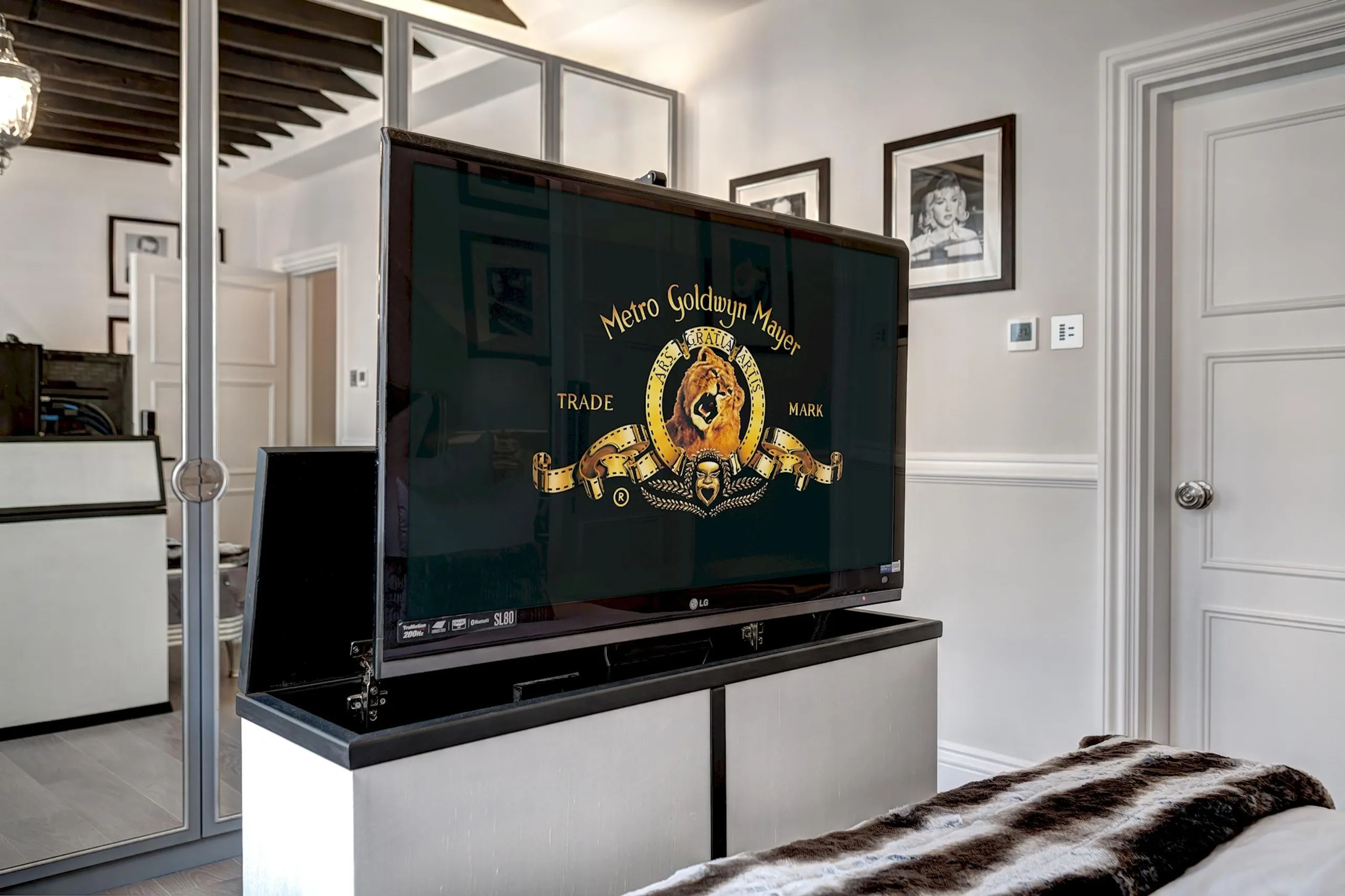 Stunning Luxury British Penthouse London Loft — photograph 8