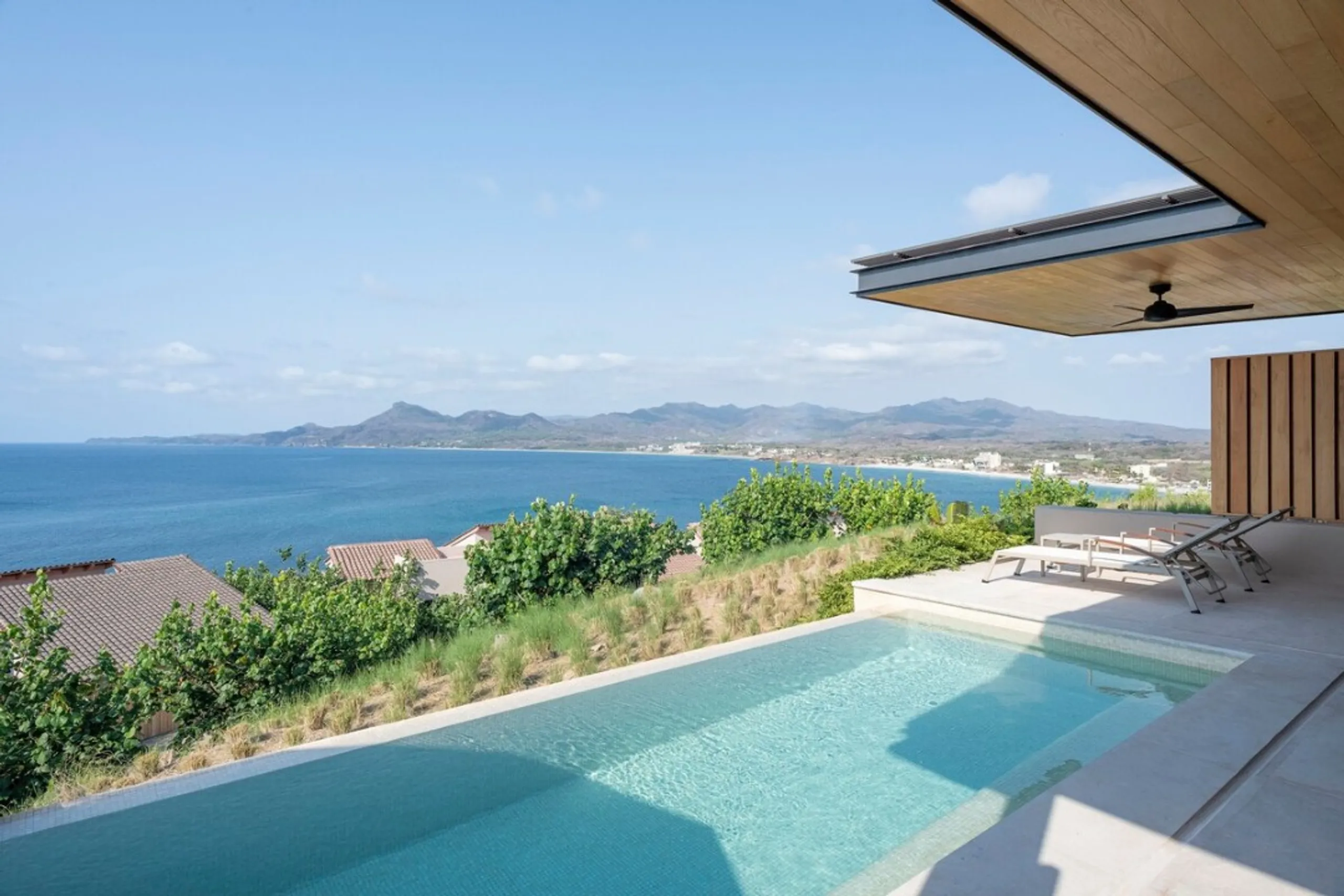 Awe-Inspiring Hillside Villa in Punta Mita with Infinity Pool & Panoramic Bay Views — photograph 3