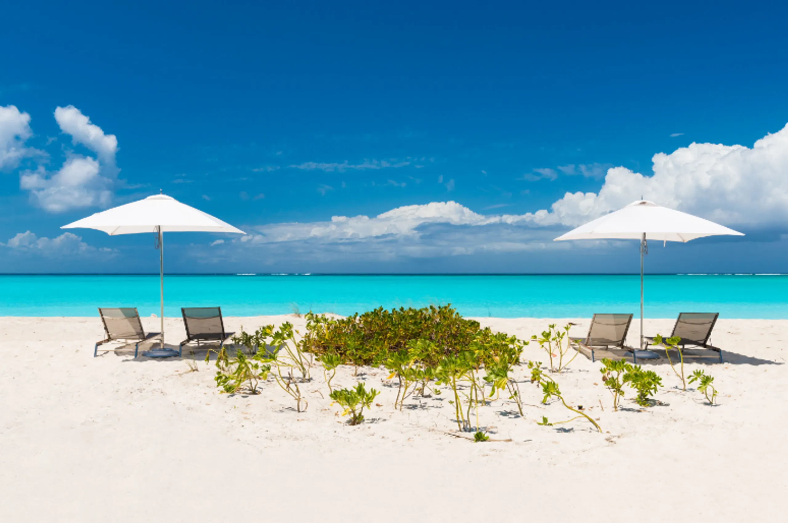 Stunning Luxury Beachfront Villa with Private Pool and Incredible Ocean Views — photograph 11