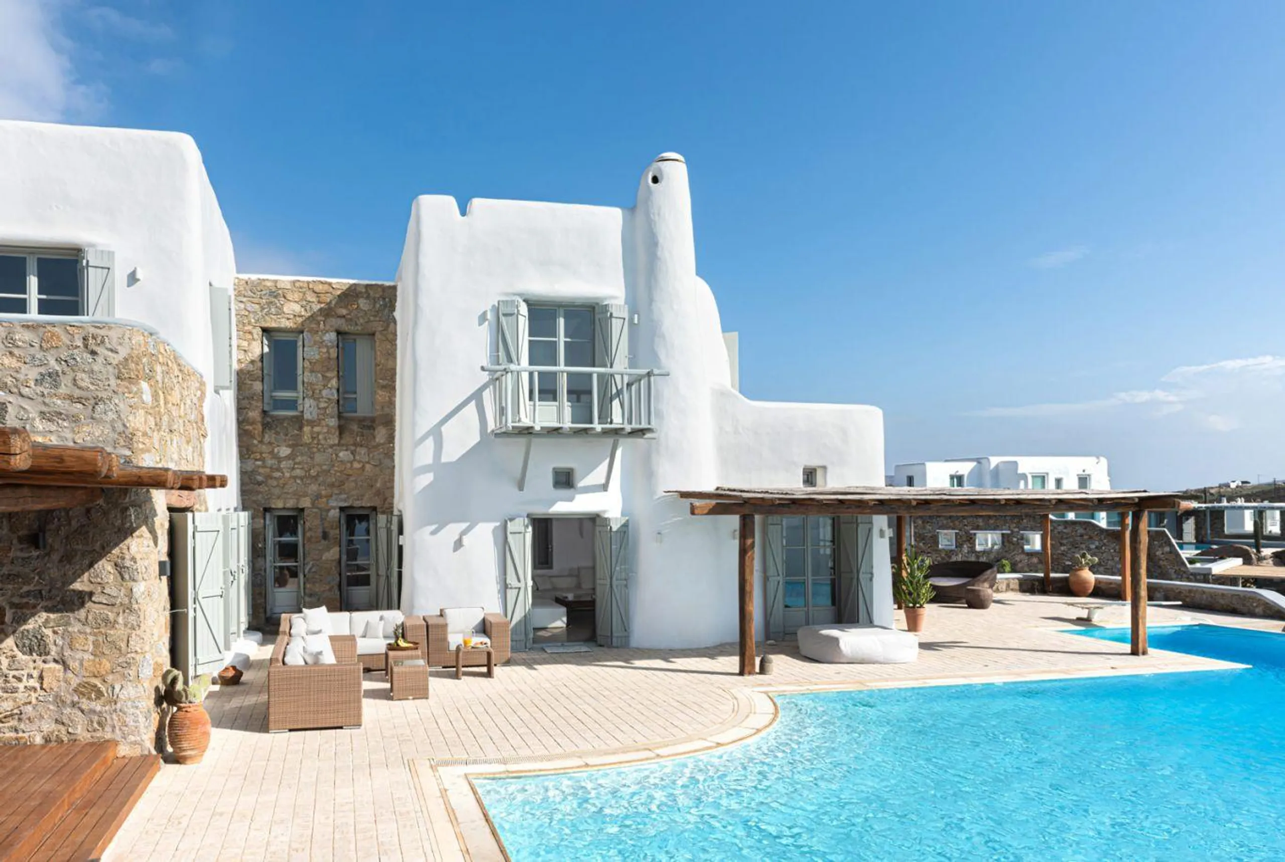 Grandiose Mykonos Villa with Gorgeous Pool and Sea Views — photograph 4
