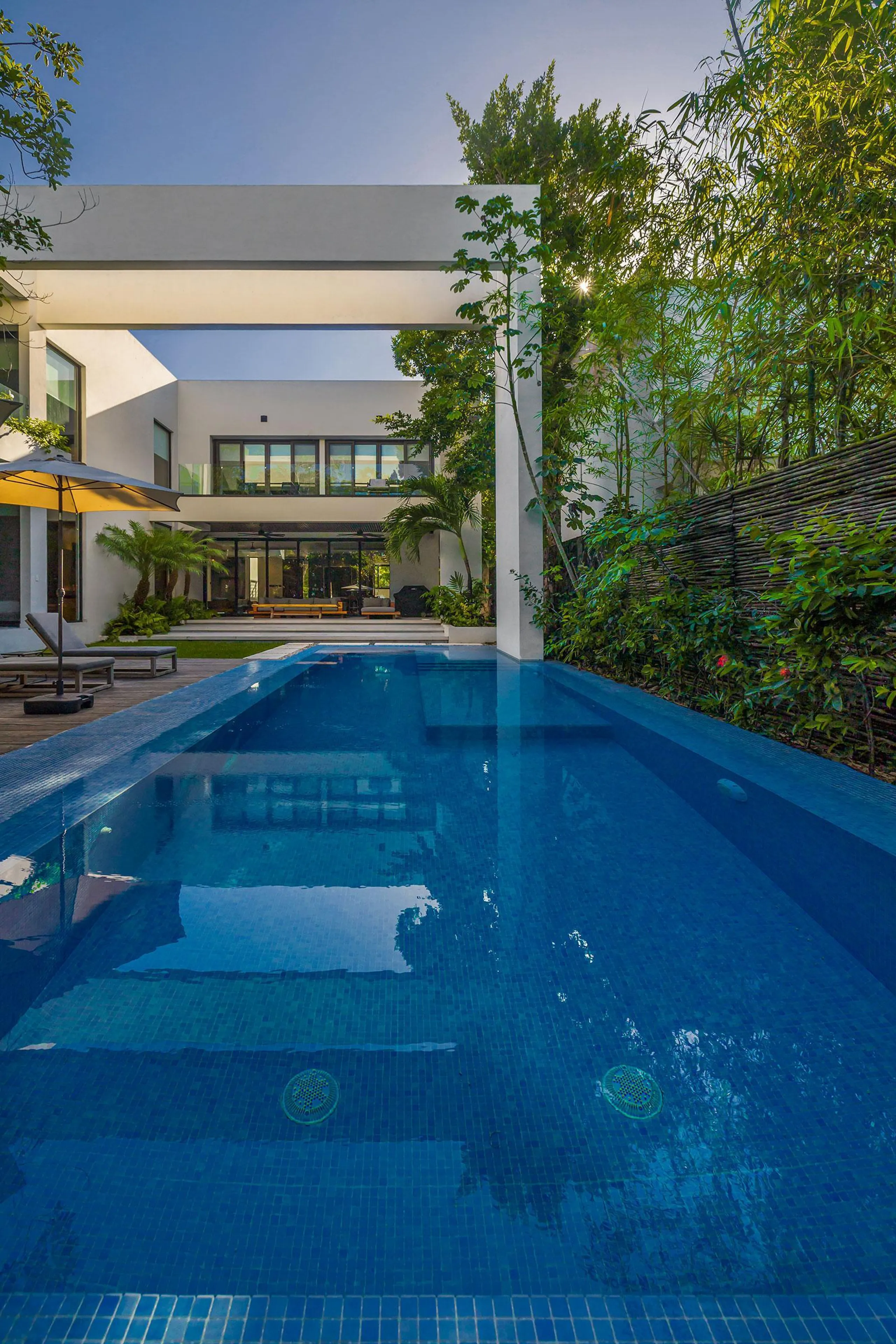 Modern Architectural Estate with Private Pool and Dock Access — photograph 6