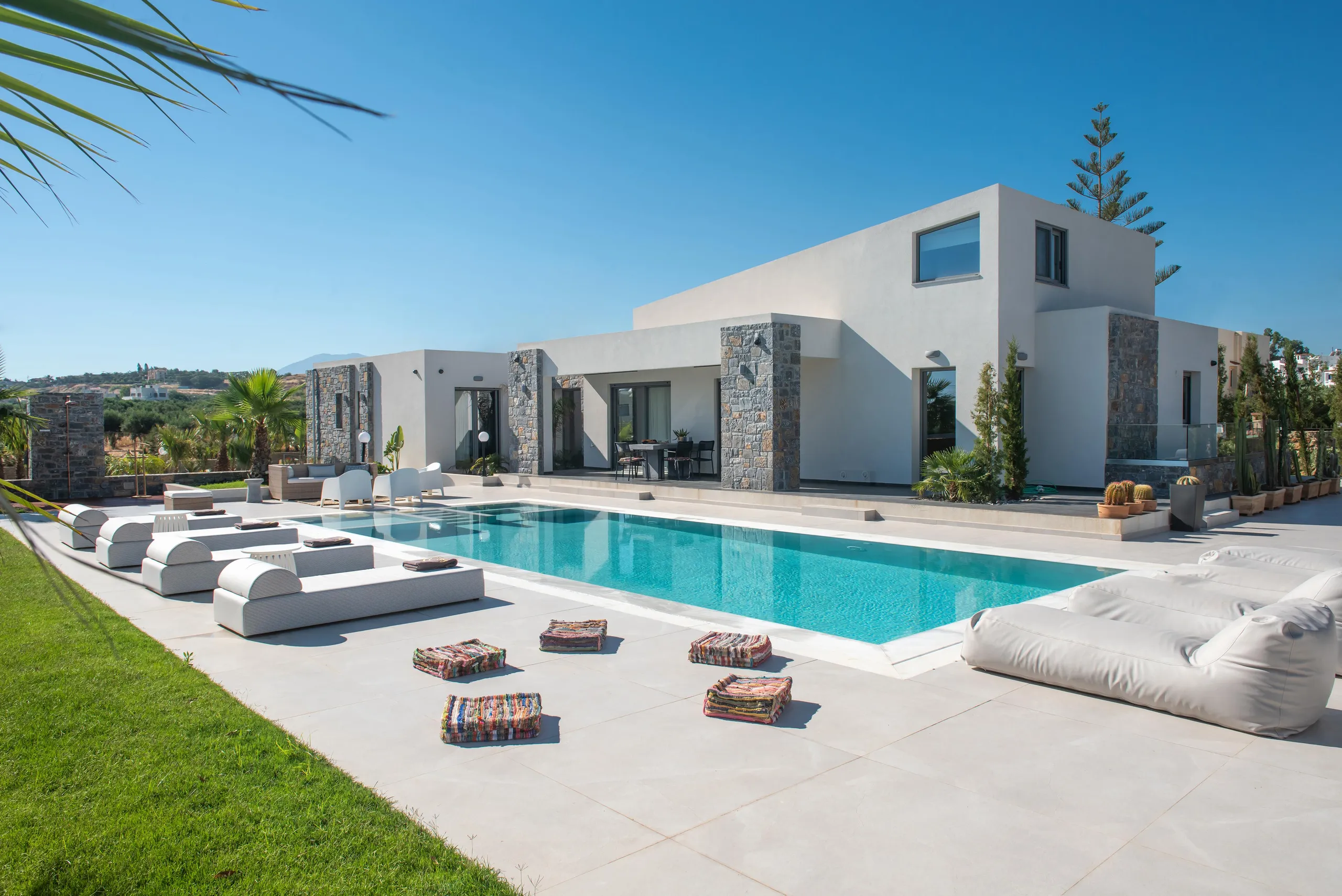 Eco-Friendly Villa with Big Private Pool, Jacuzzi, and Mediterranean Sea Access in Crete Island — photograph 9