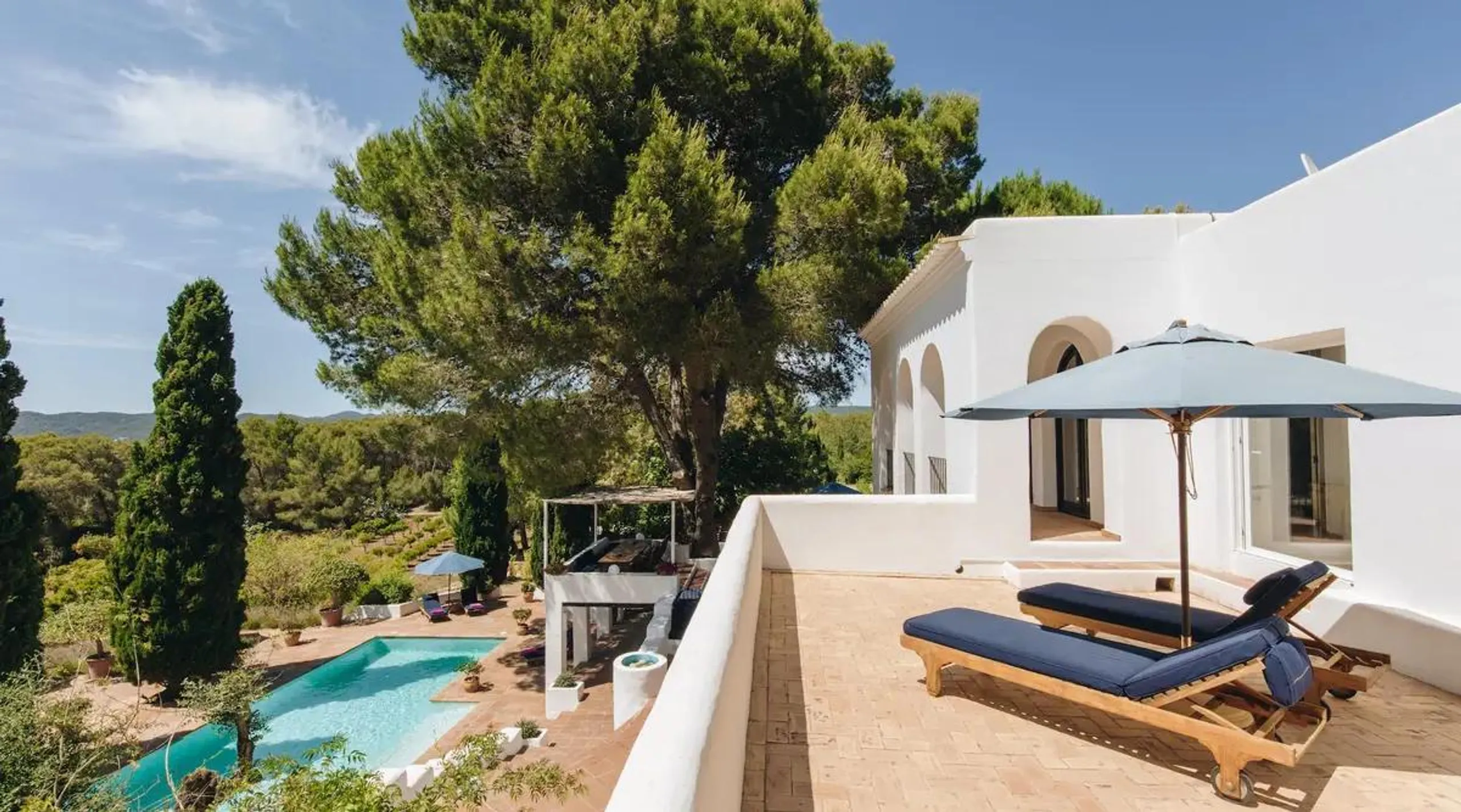 Idyllic Ibiza Retreat with Invigorating Pool and Dining Al-Fresco — photograph 5