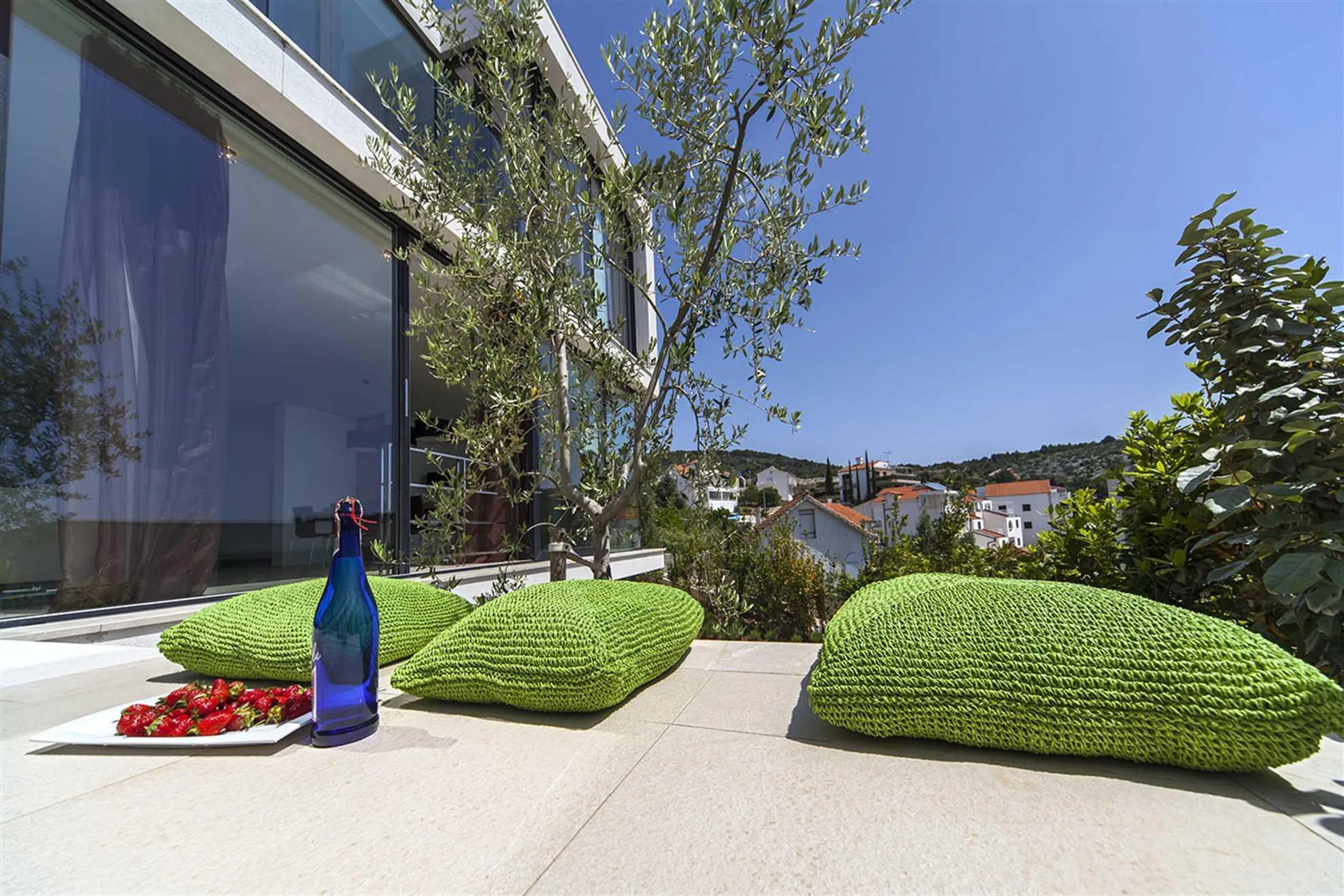 Plush Villa with Pool and Beautiful Sea Views — photograph 7