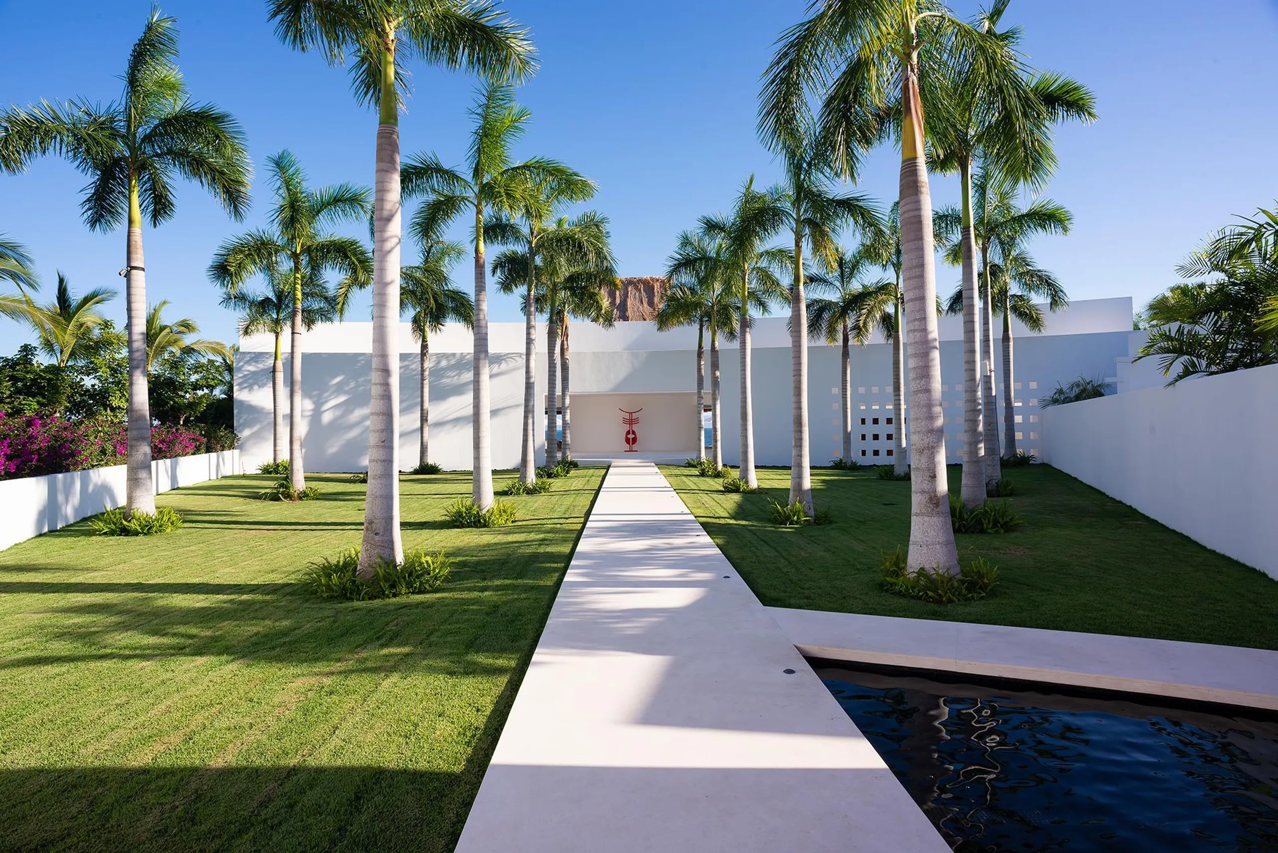 Luxurious Punta Mita Tropical Retreat with Lush Grounds, Ocean Views and One-of-a Kind Infinity Pool — photograph 6