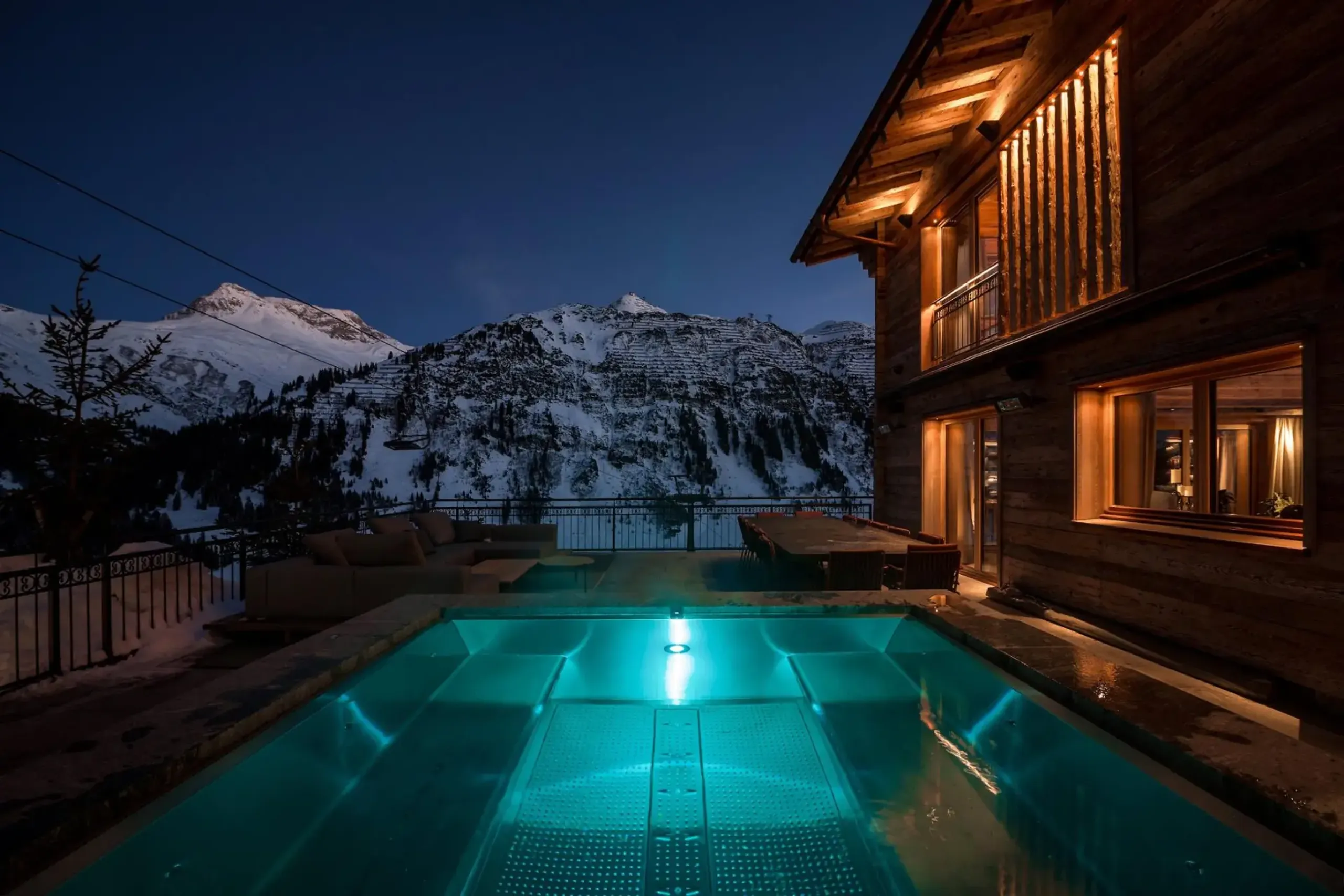 Grand Luxury Lech Chalet with Private Pool and Entertainment Room, Lech