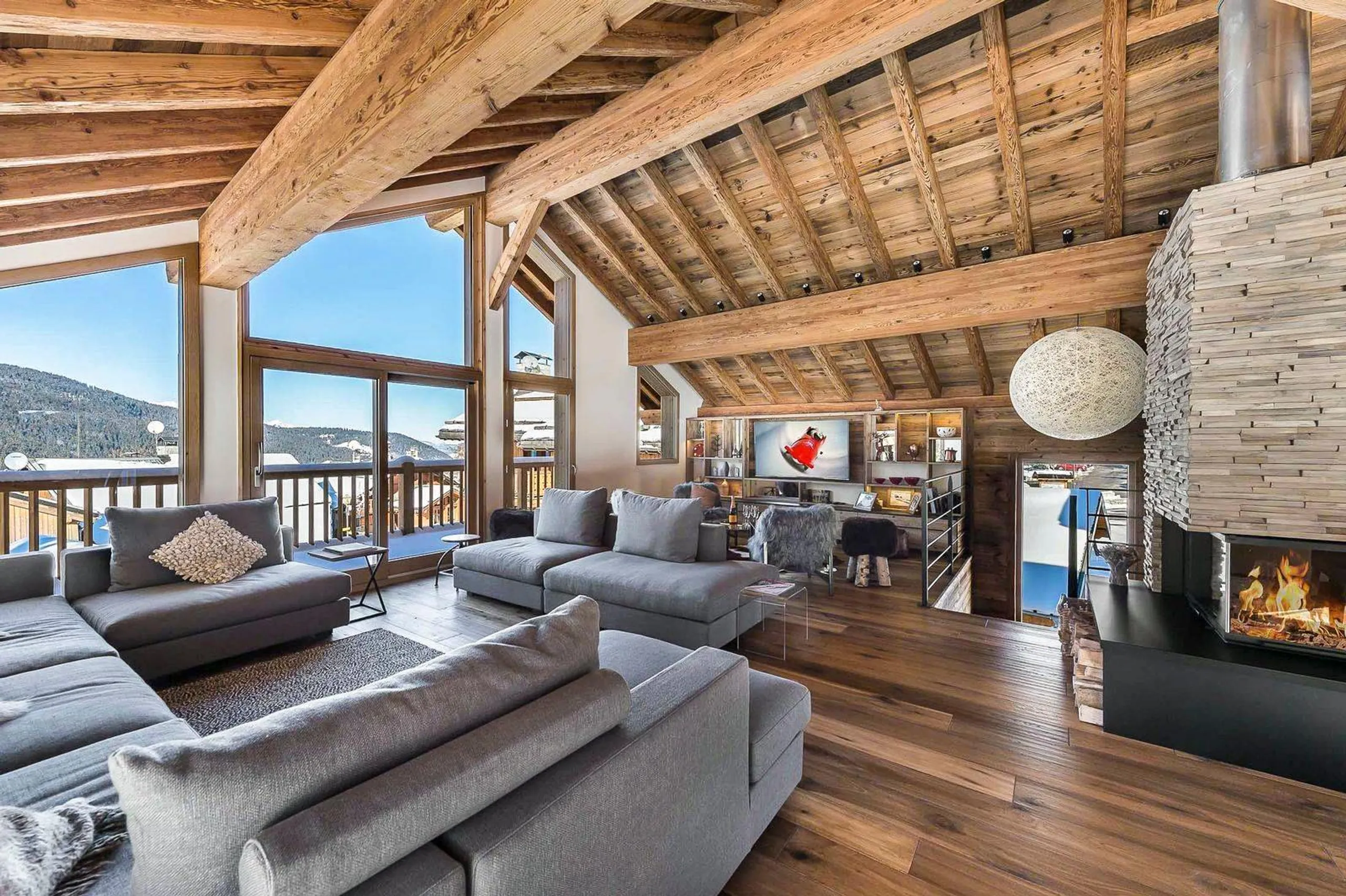 Stunning 6-Bedroom Chalet with Outdoor Jacuzzi and Scenic Views — photograph 5