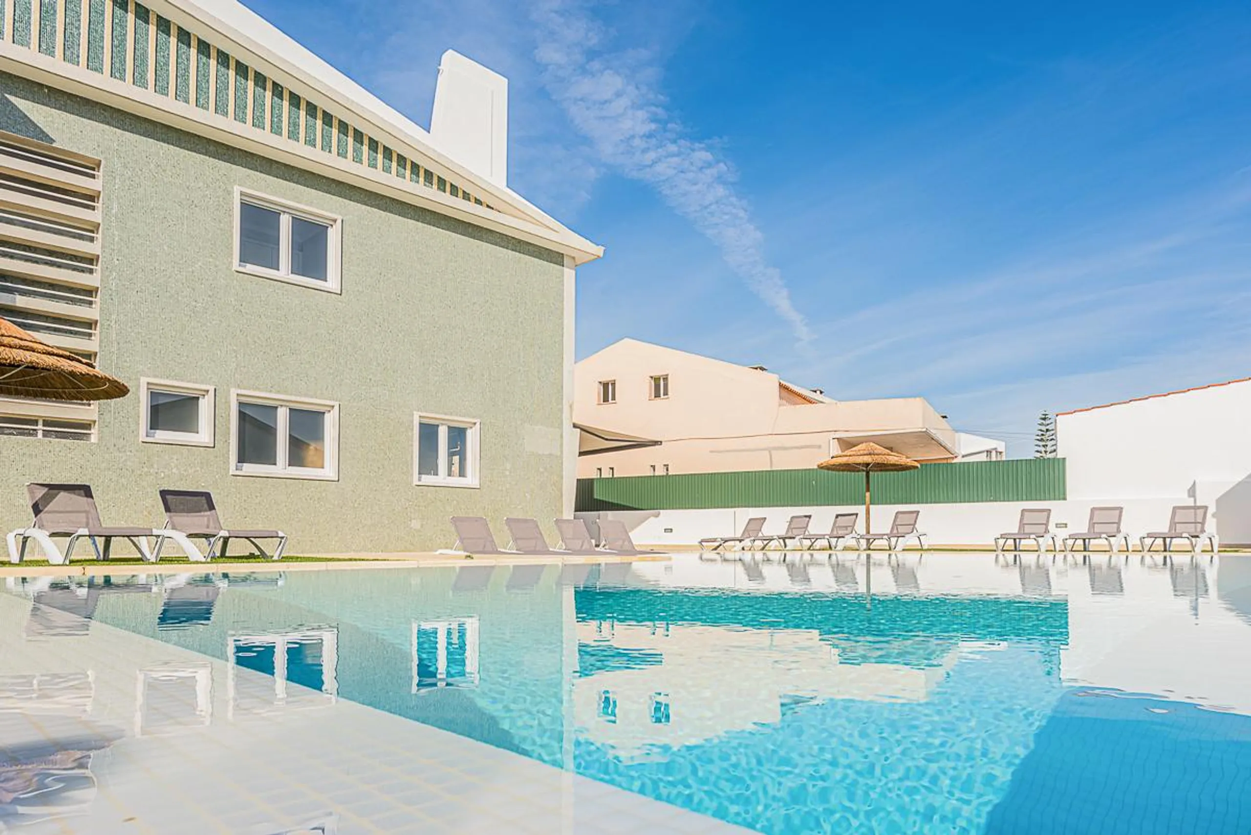 Impeccable 9 Bedroom Villa with Private Heated Pool and Beach Access — photograph 2