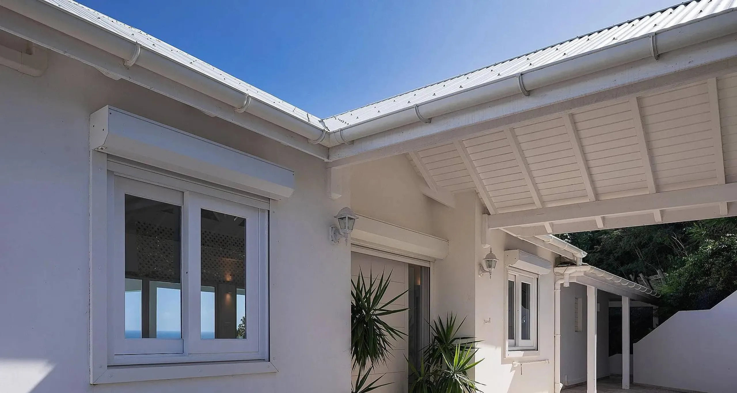 Stunning Seaside Retreat with Private Pool and Walks to the Beach — photograph 9