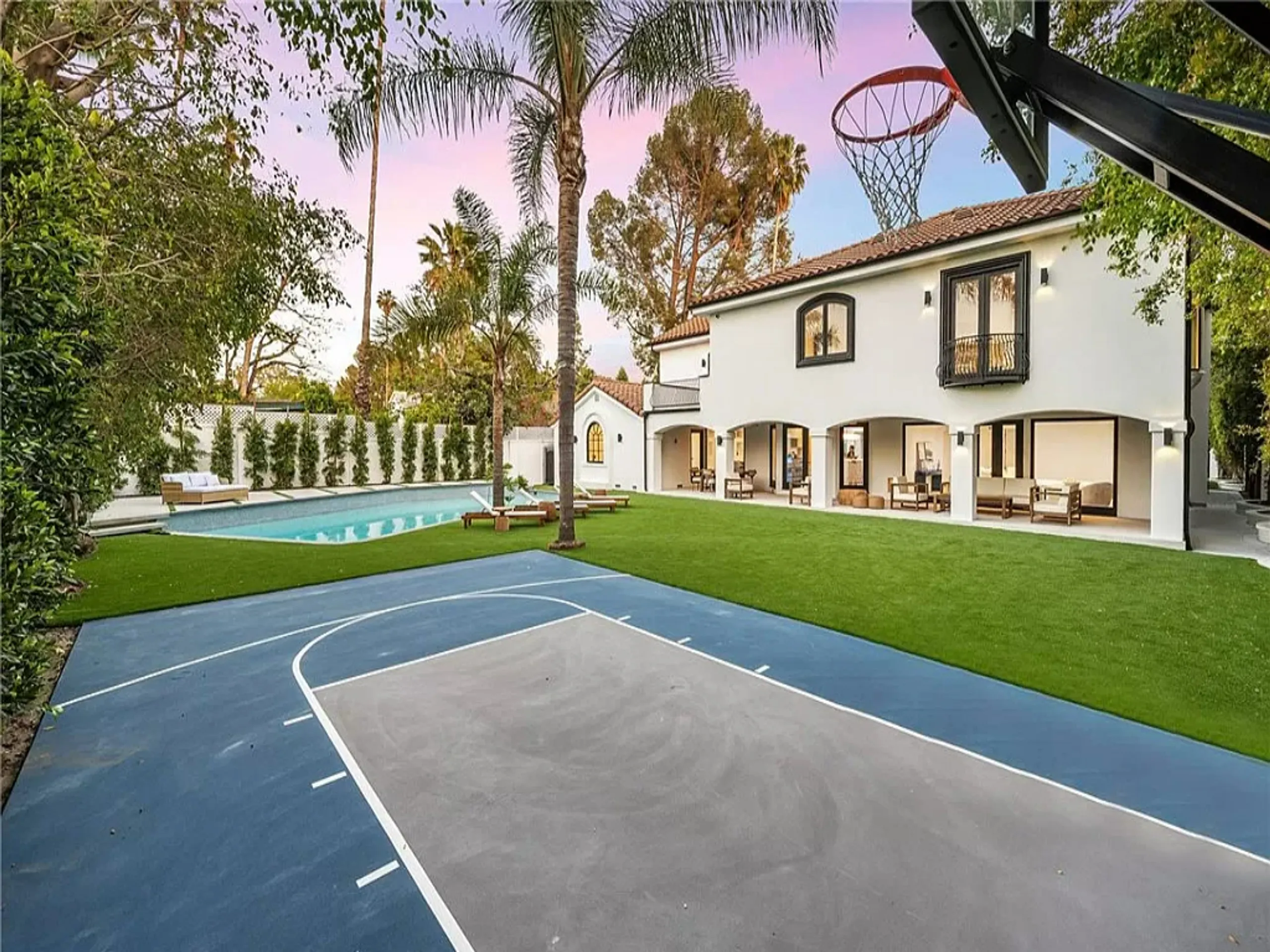 Classic Sherman Oaks Estate with Tennis Court — photograph 6