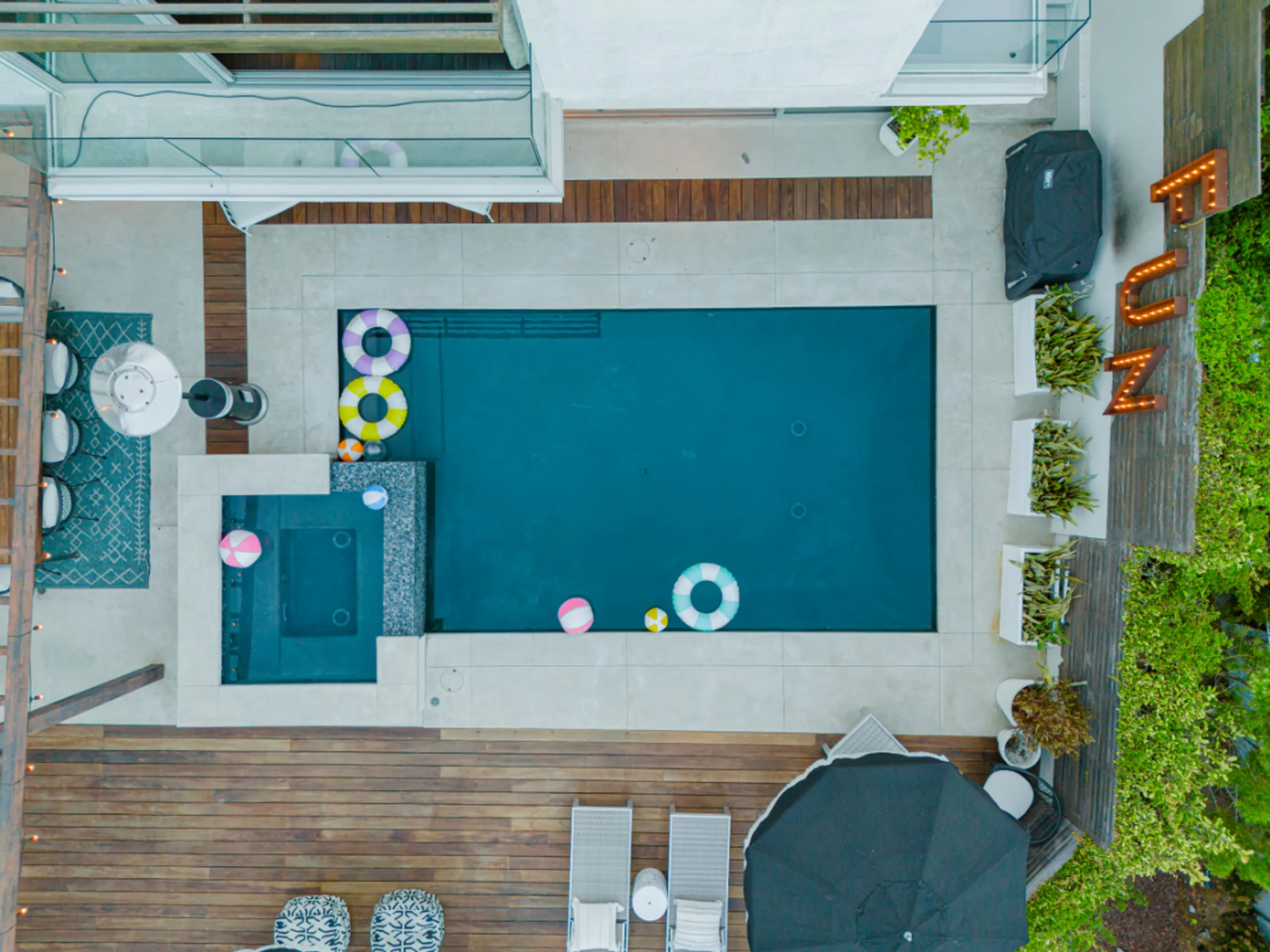 Hollywood Hills Villa with Private Pool, Outdoor Entertainment and Canyon Views — photograph 5