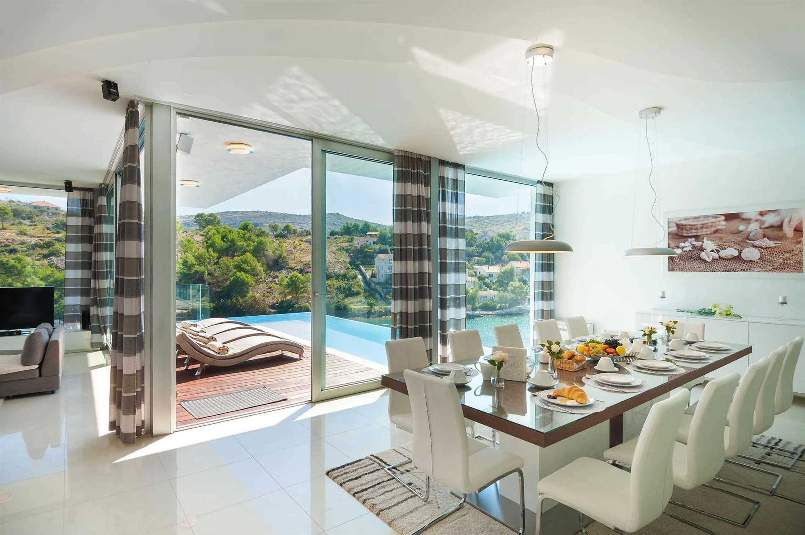Luxury Villa Fly me to the Moon with Pool — photograph 11