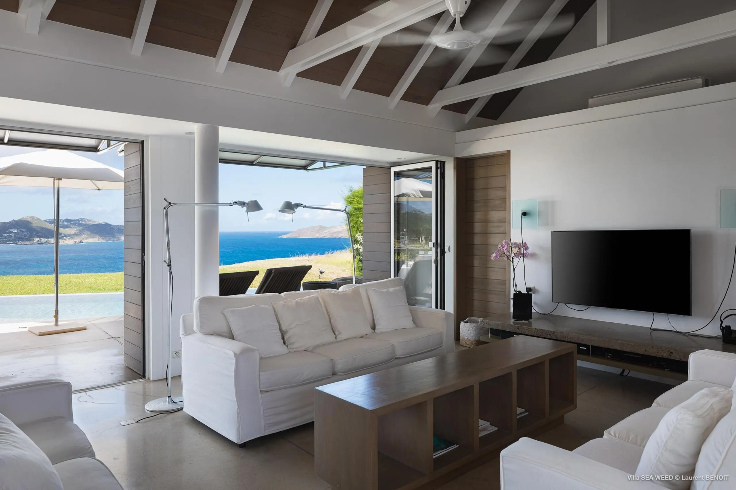 Regal Seaside Suite with Private Pool and Walks to Beach — photograph 8