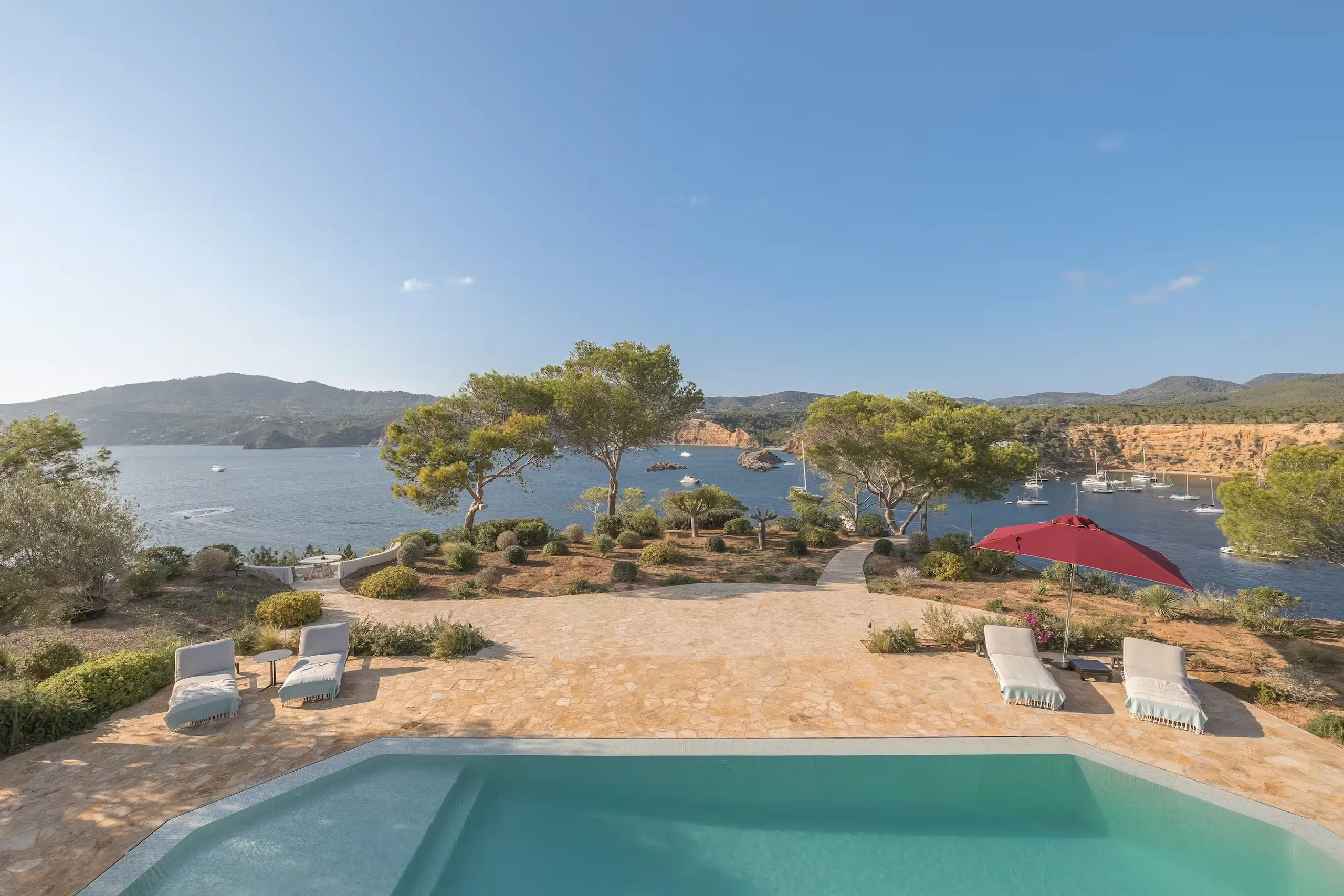 Stunning Ibizan Villa with Private Pool and Sea-view Terrace — photograph 4