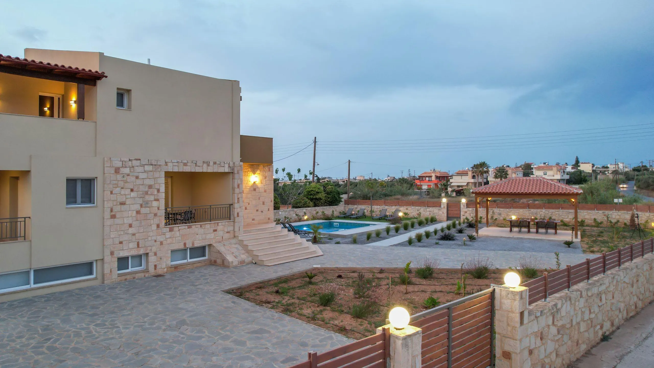 Richly Textured Pelekita Estate with Private Pool and Gazebo — photograph 8
