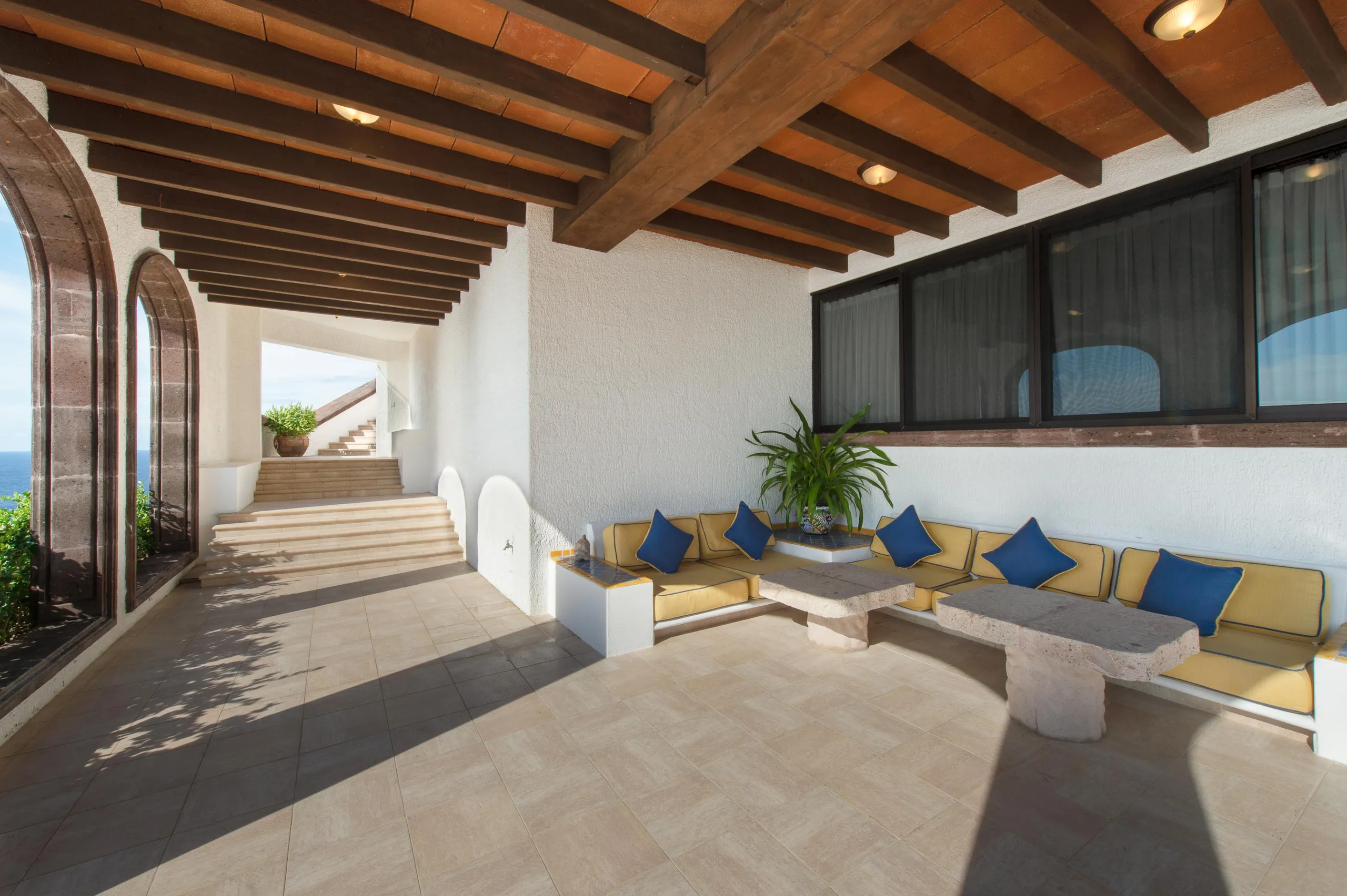 Grandiose Pedregal Villa with Pool and Majestic Views — photograph 10