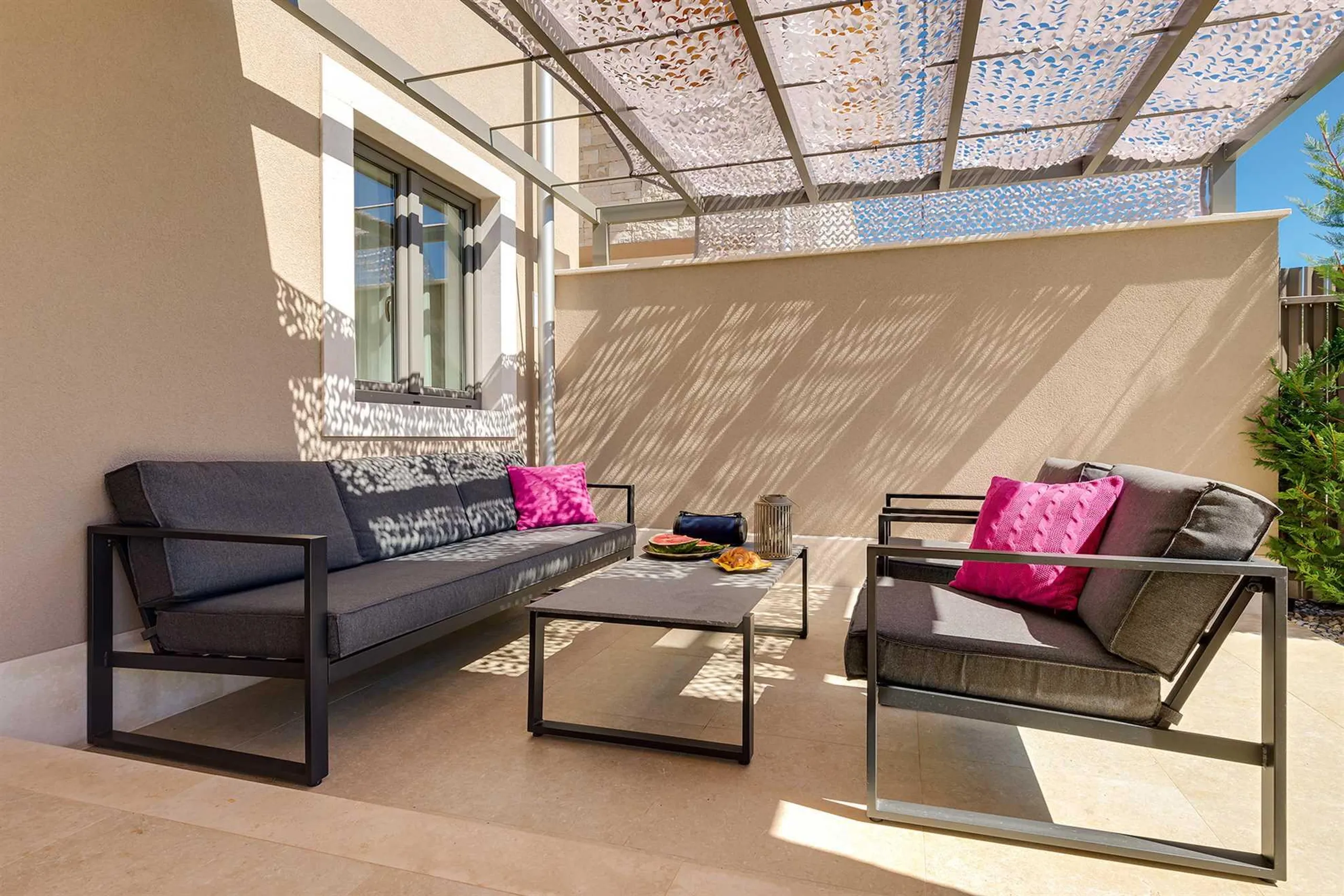 Inspiring 3Bedroom Villa with Pool and Tranquil Surroundings — photograph 7