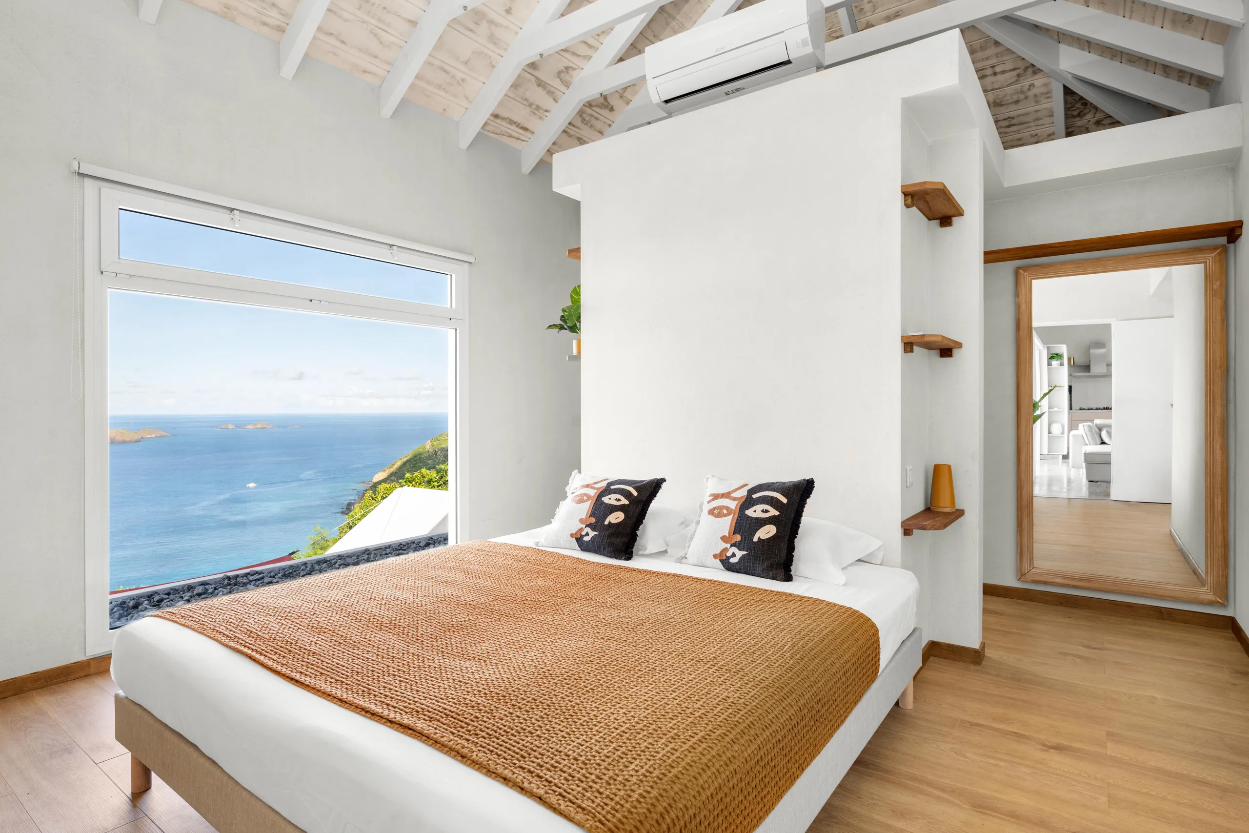 Exquisite Flamands Villa with Rejuvenating Pool and Ocean Views — photograph 7