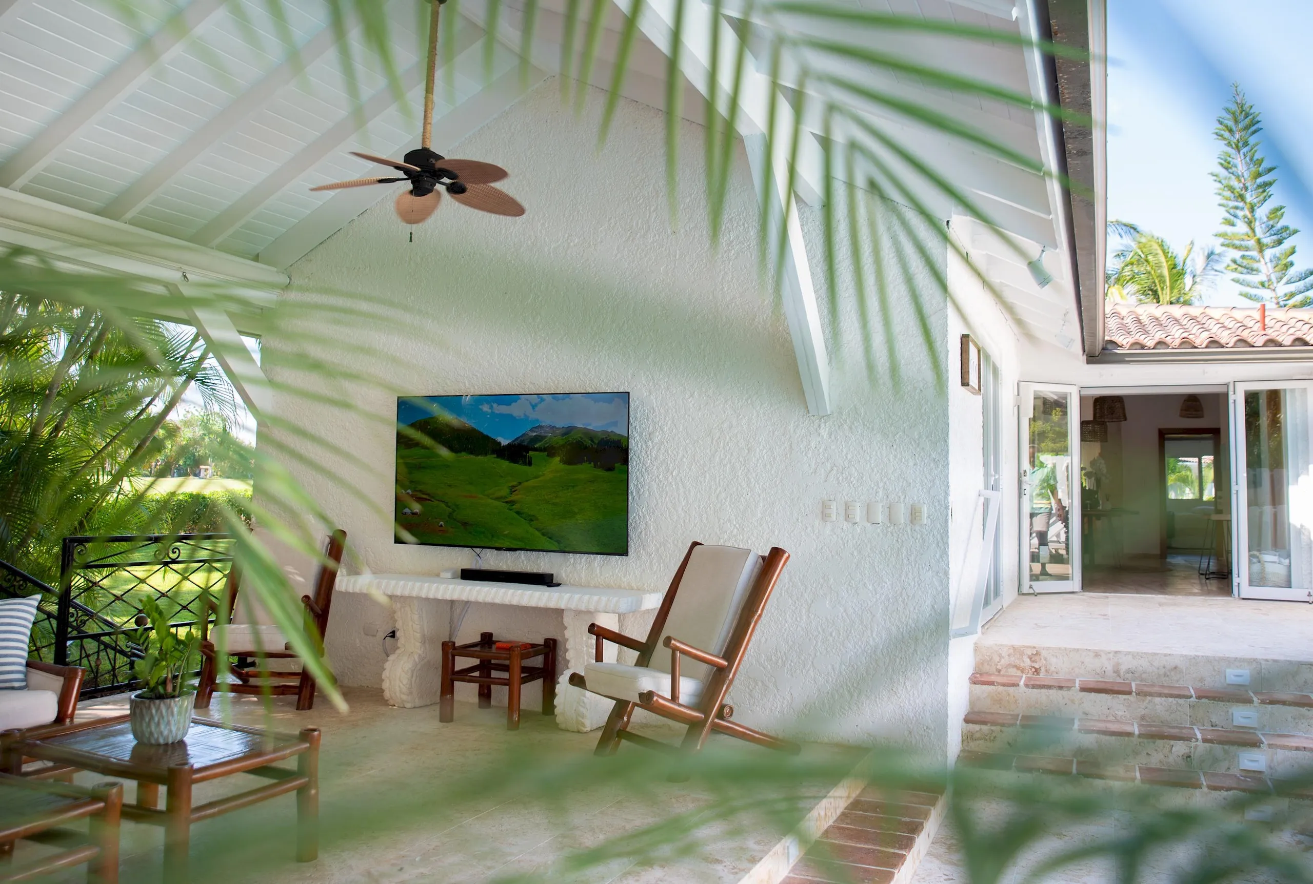 Tranquil Tropical Retreat with Private Pool — photograph 6