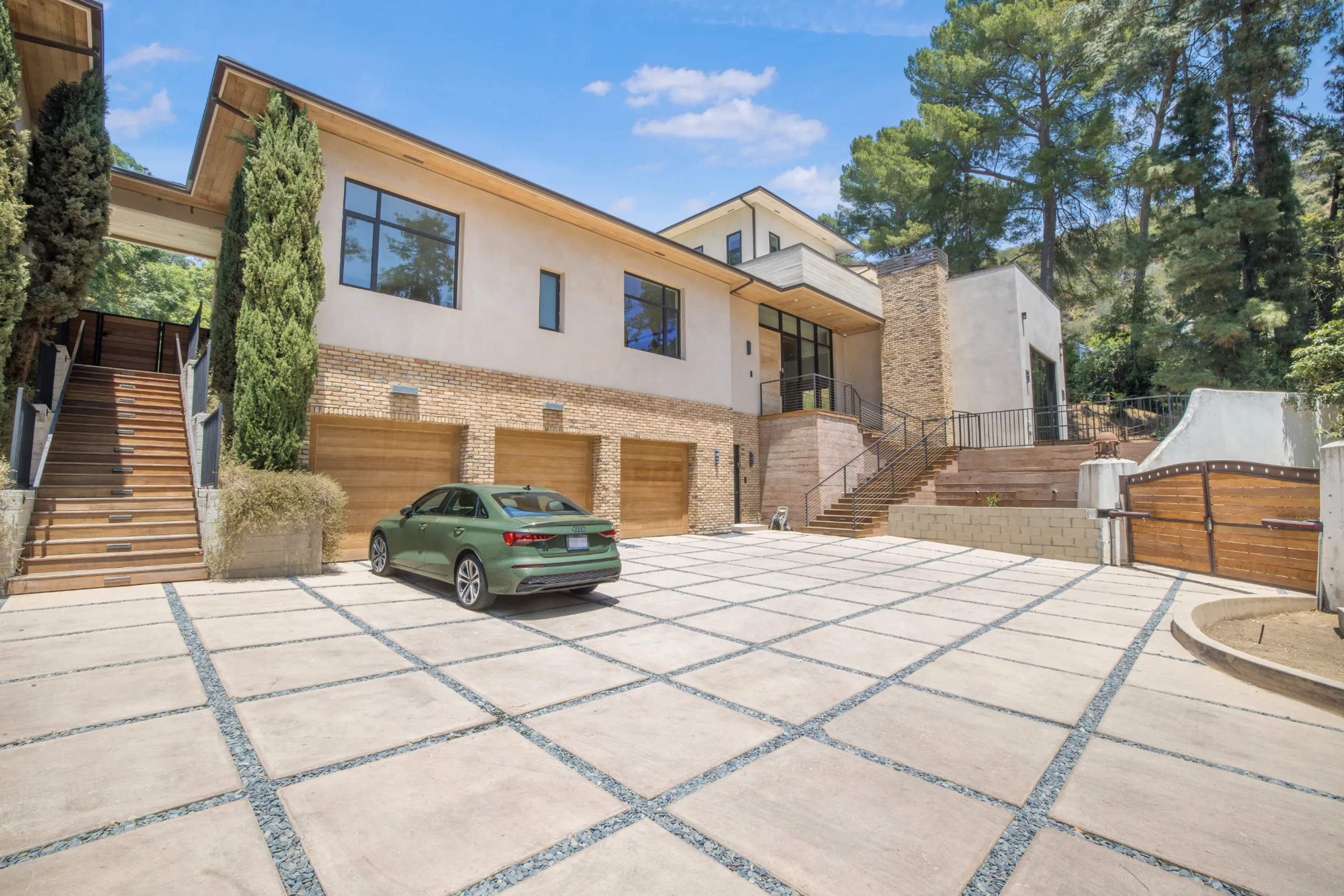 Stunning 8 BR Villa with Invigorating Pool — photograph 2