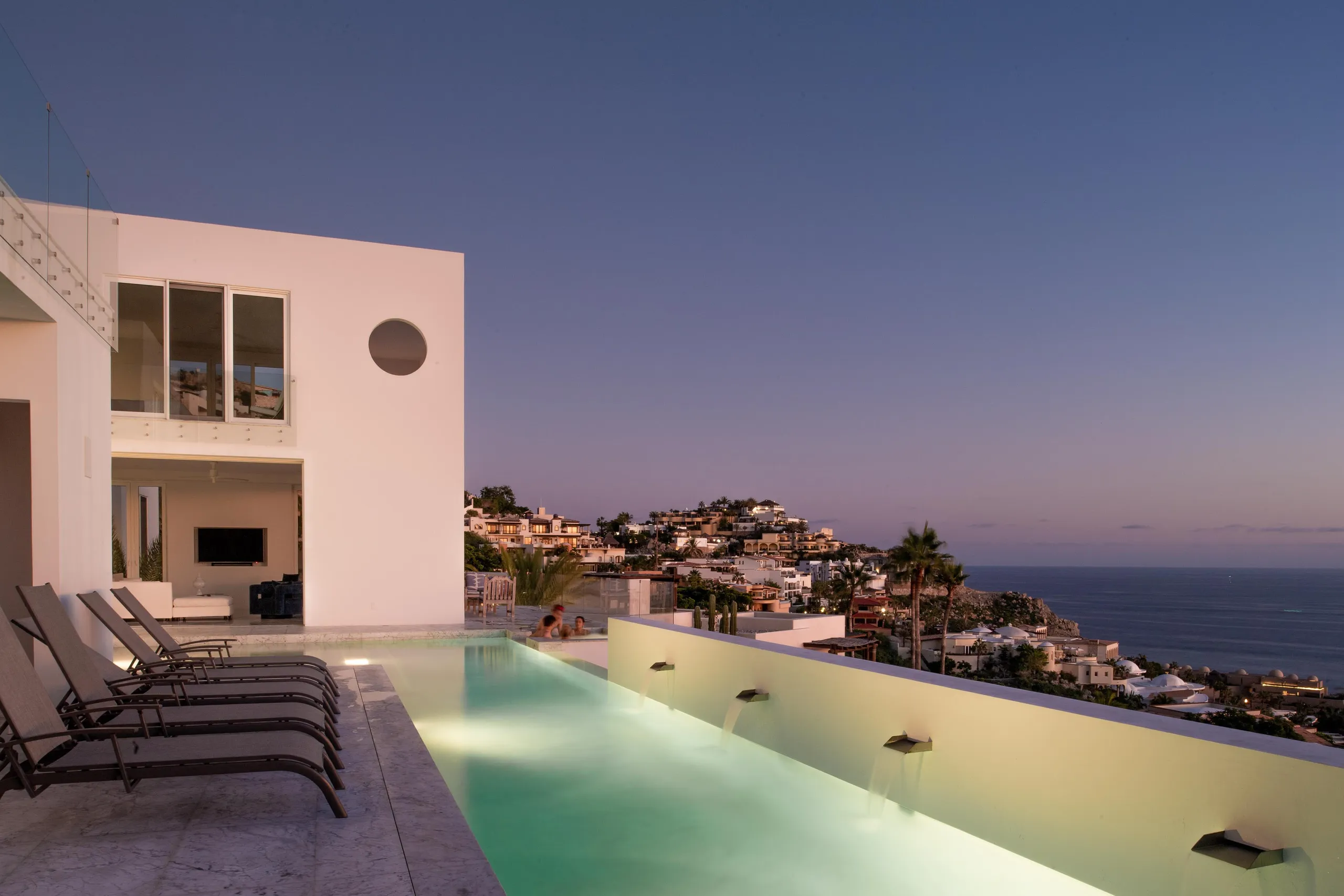 Stunning Modern Design Estate  & Gorgeous Ocean Views — photograph 11