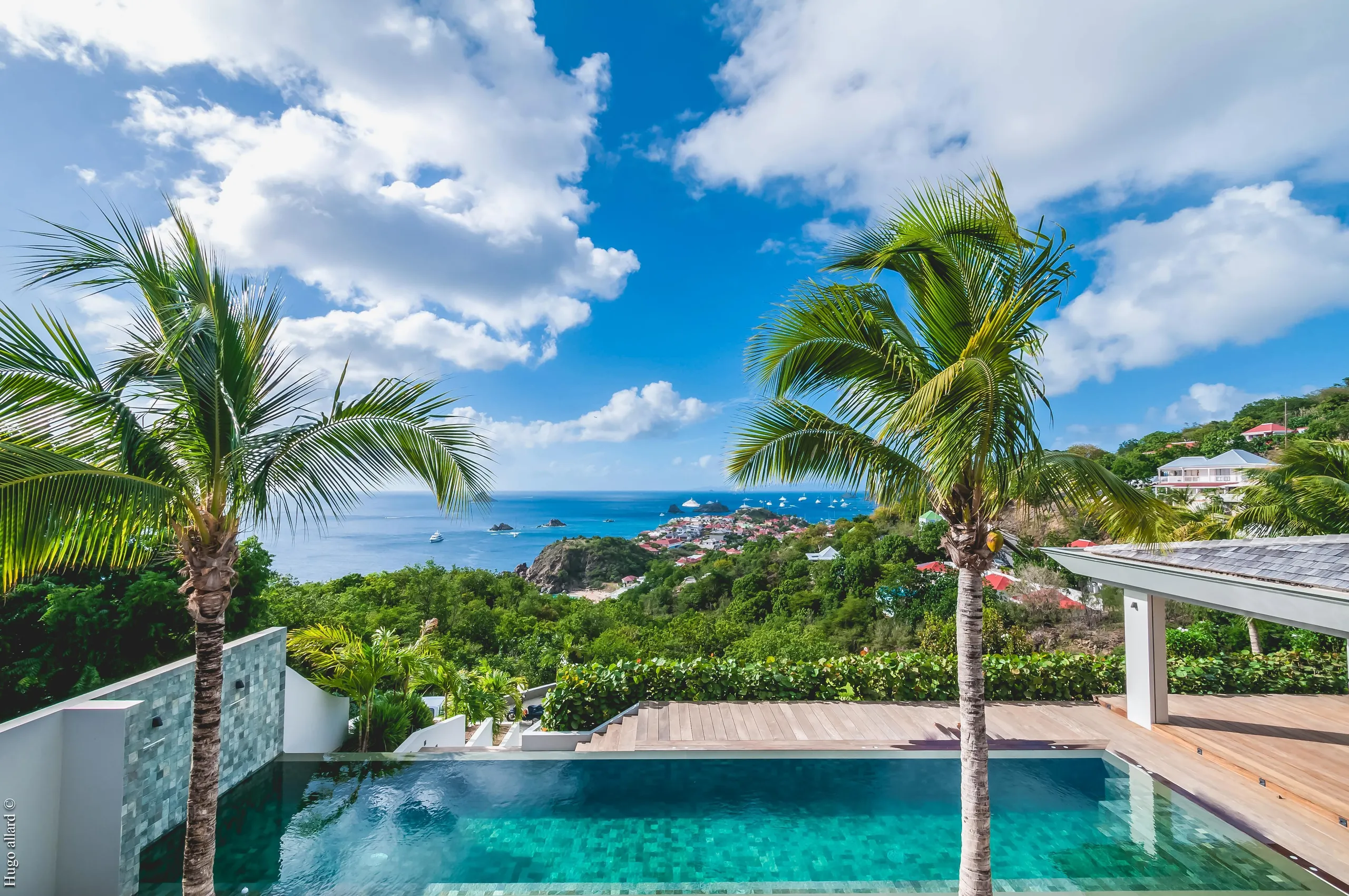 Beautiful Luxury Villa with Private Pool and Majestic Ocean Views — photograph 3