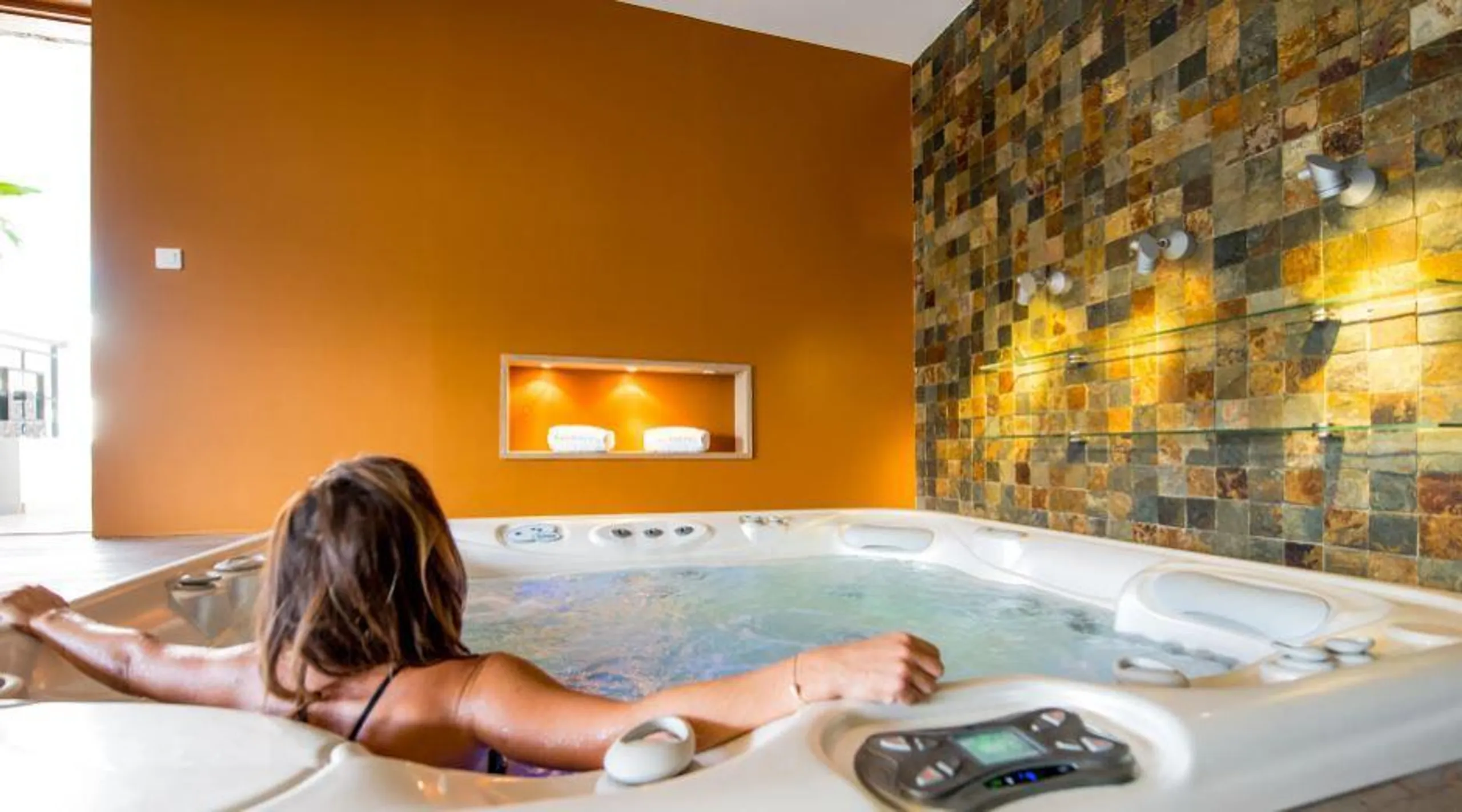 Majestic Luxe Villa with Infinity Pool and Jacuzzi Overlooking Gustavia — photograph 8