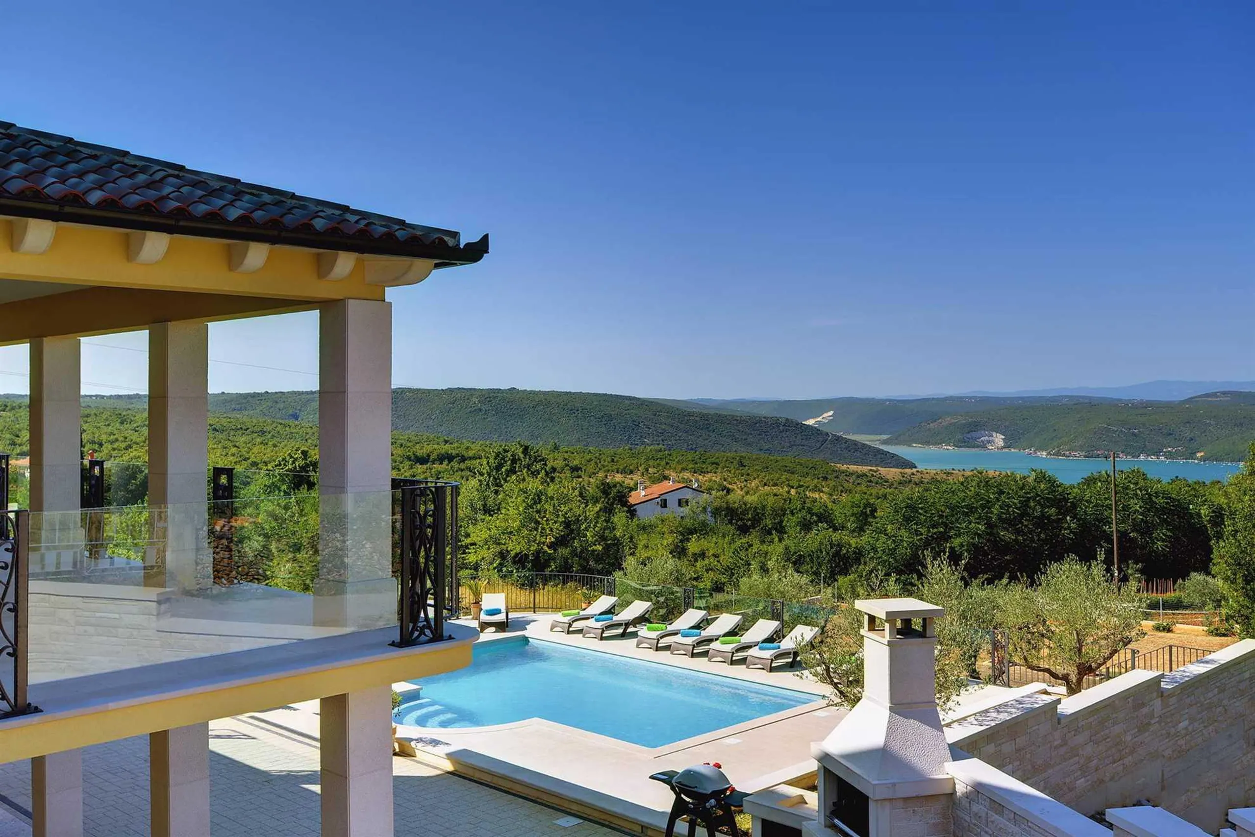 Gleaming 7Bedroom Villa with Private Pool, Sea and Island Views — photograph 5