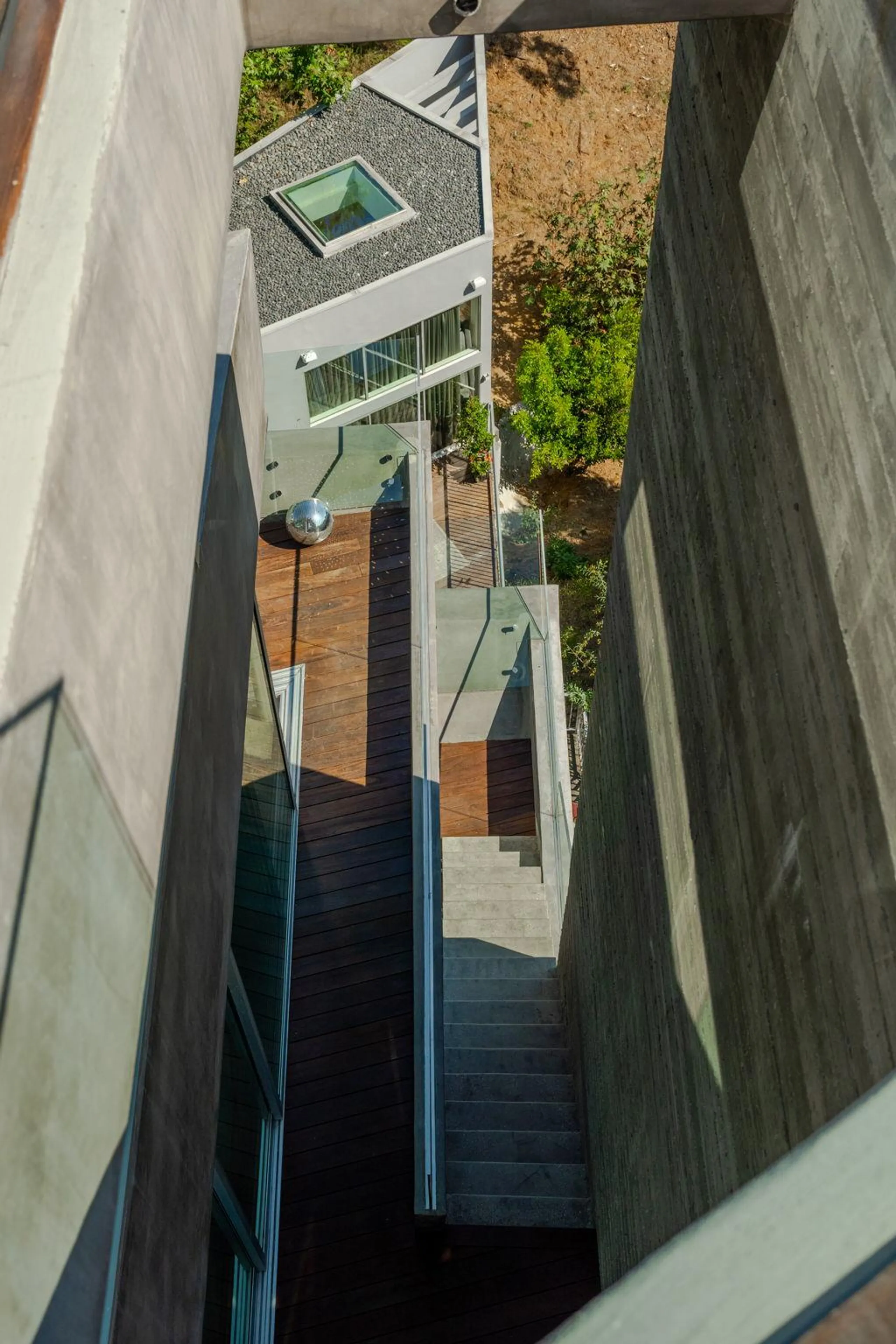 Exceptional Hollywood Hills Villa with Breathtaking Views of Los Angeles — photograph 10