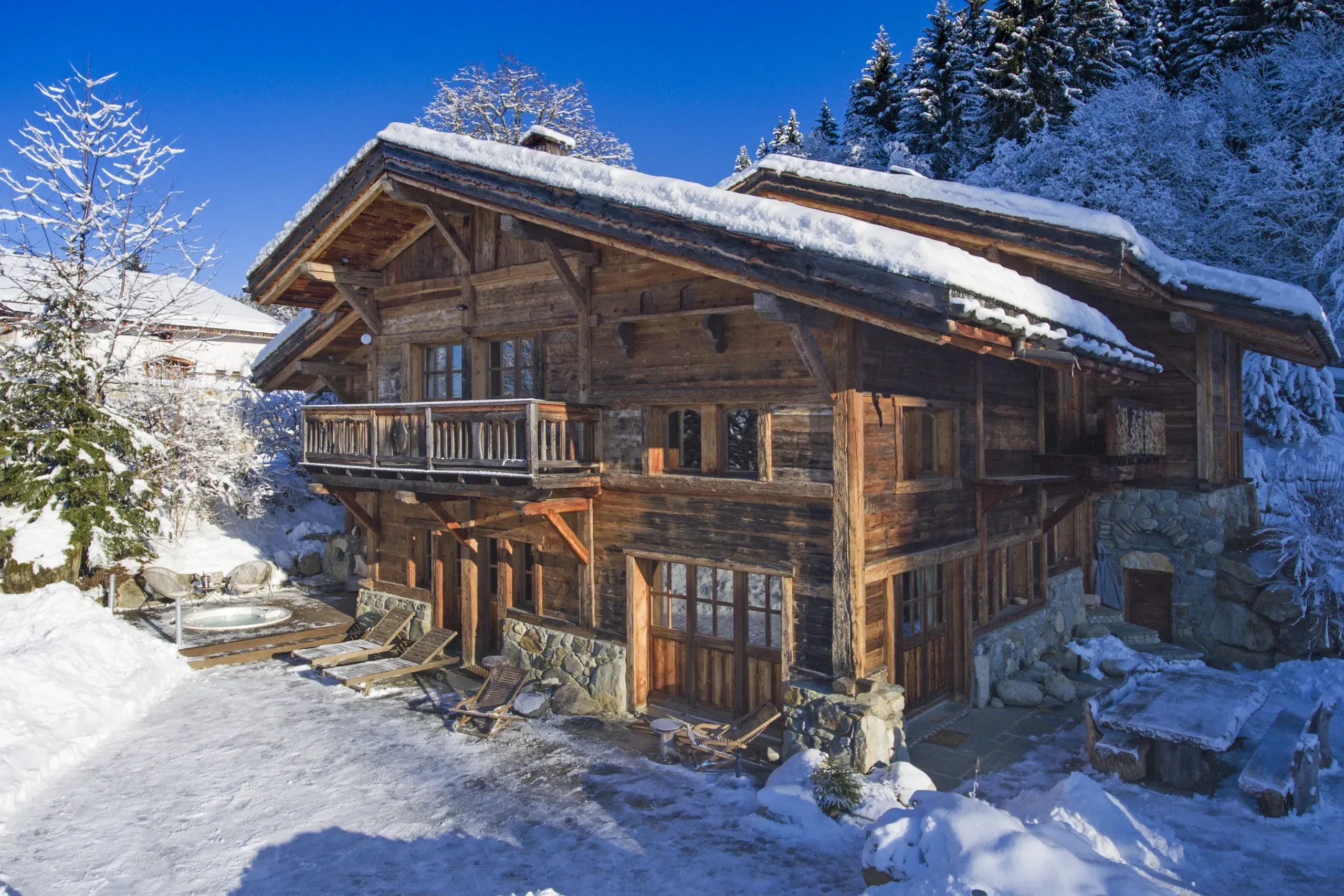 Spacious Ski Chalet with Hot Tub, Ski Access and Scenic Views, Megeve