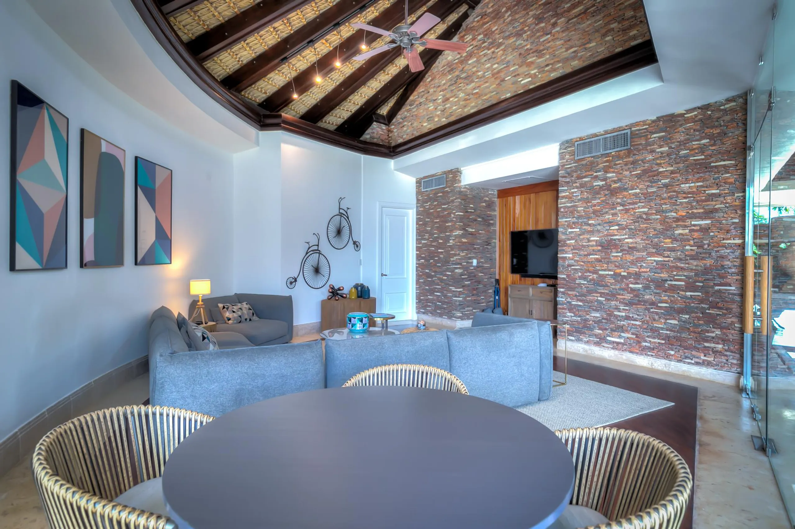 Chic Modern Tropical Villa with Private Pool and Fresh Ambiance — photograph 10